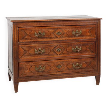 Antique hand crafted en carved chest of drawers in oak, ca. 1800