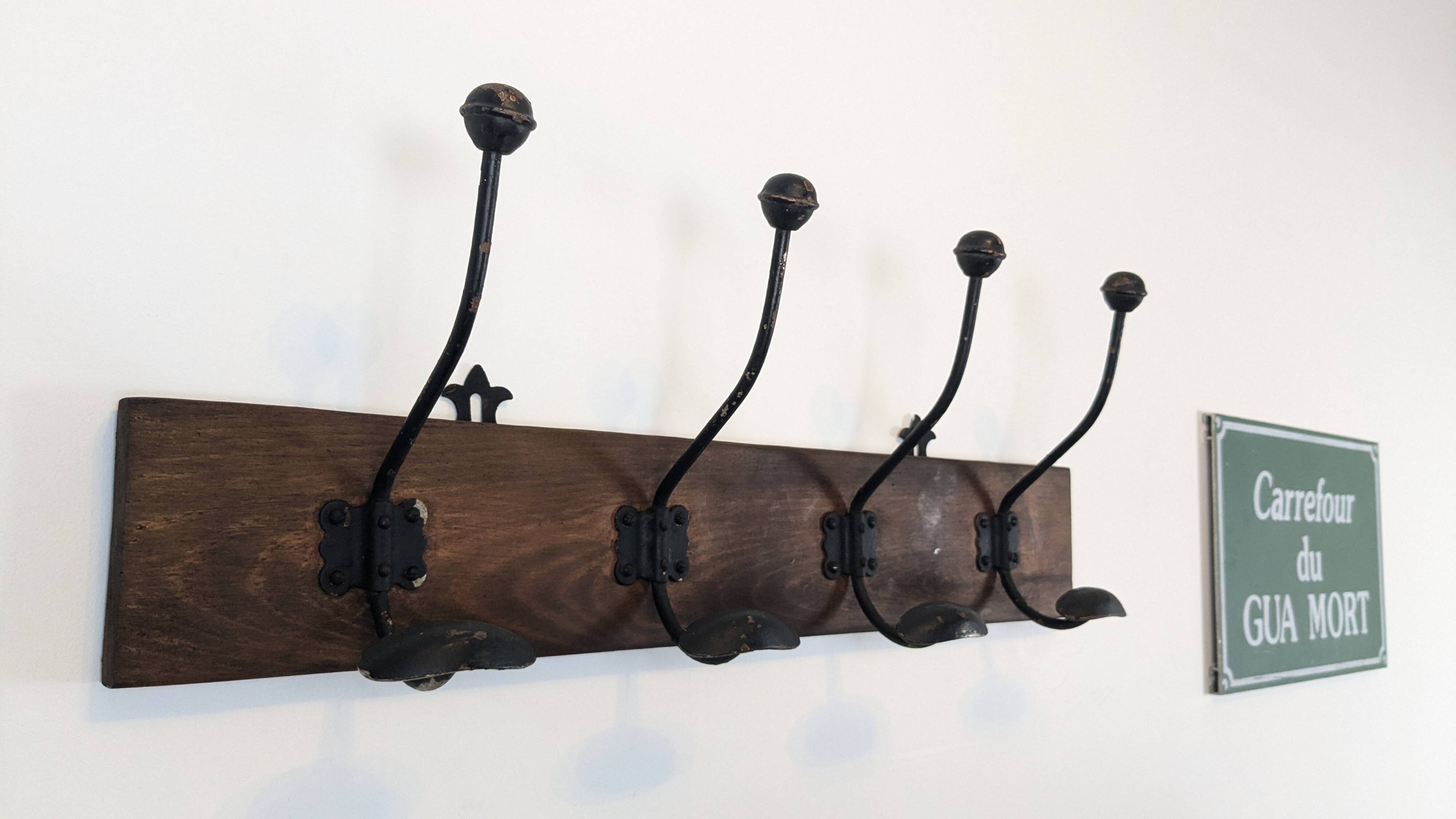 Patère 4 crochets en bois & fer – style industriel chic