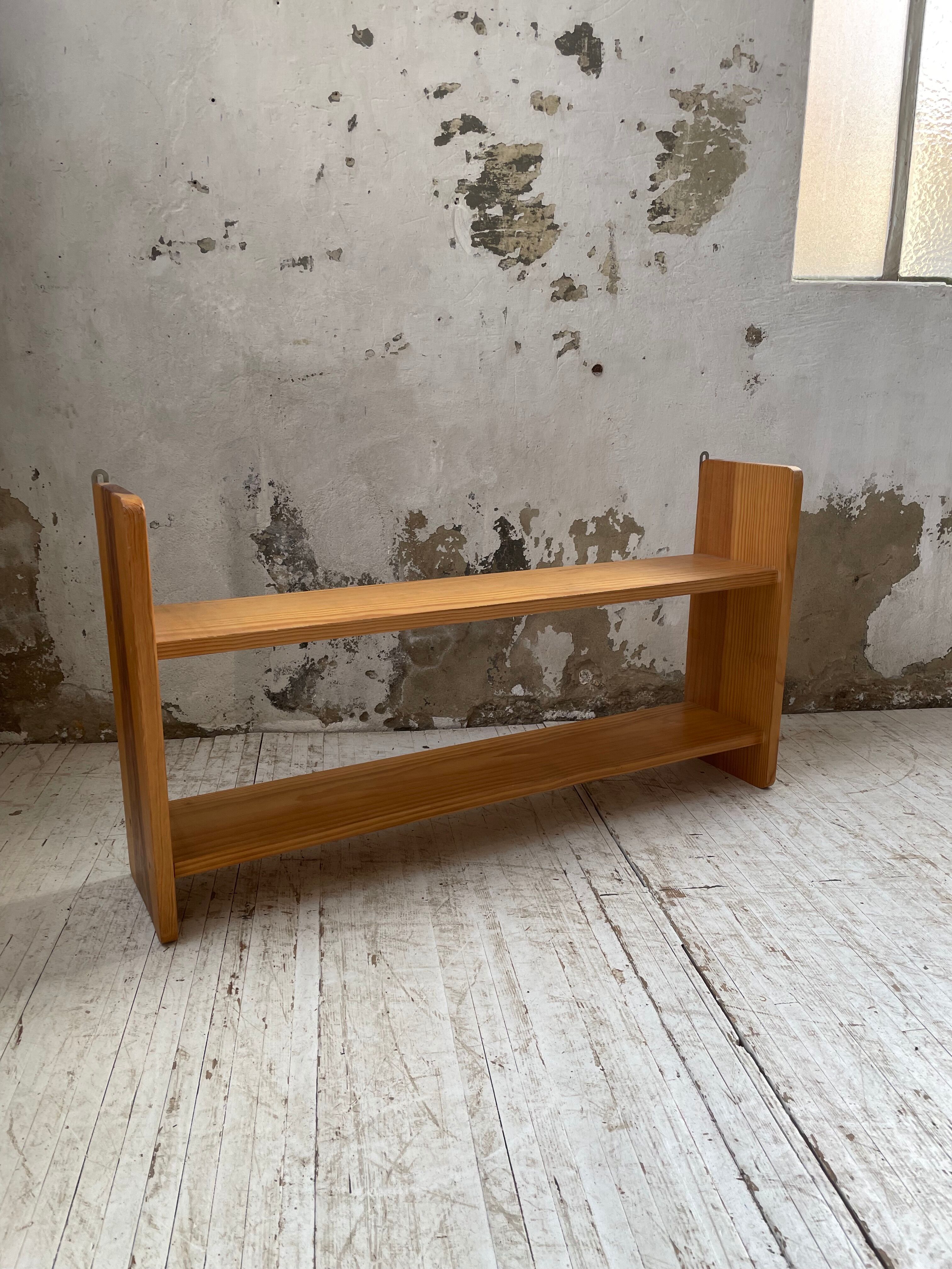 Pine Regain wall shelf