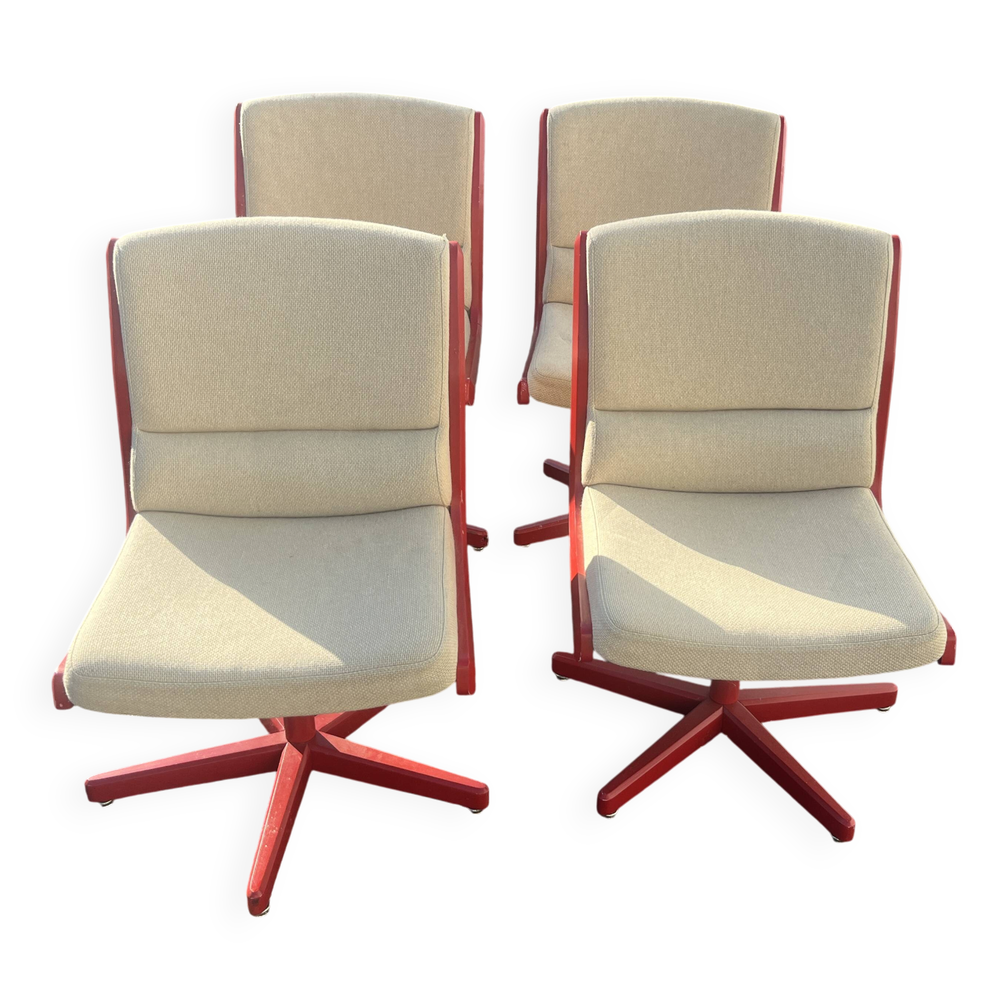 Set of 4 vintage 1970s swivel chairs in red and beige.