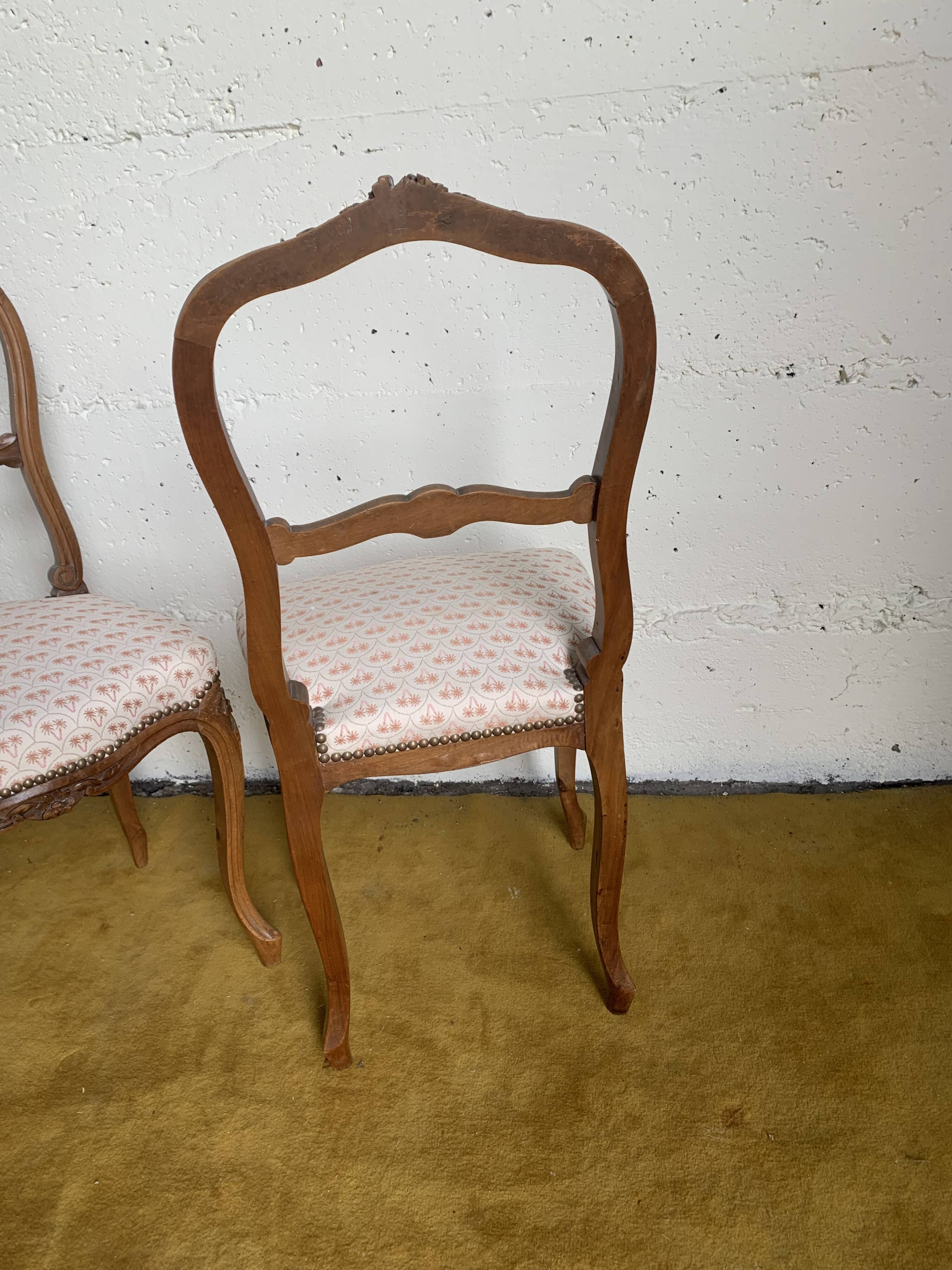 Duo de chaises à décor fleuri