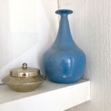 Soliflore artisanal en céramique bleue signée JS