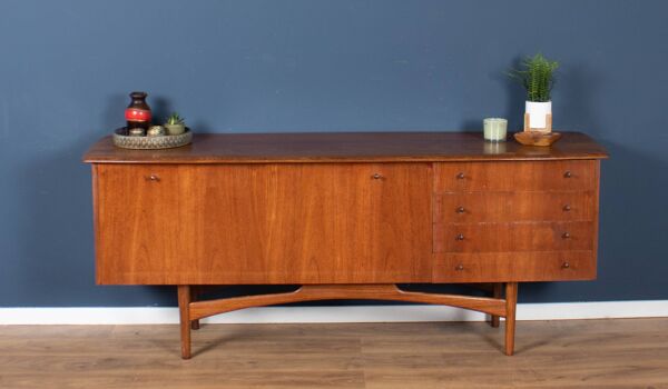 Buffet rétro en teck des années 1960 par Dalescraft