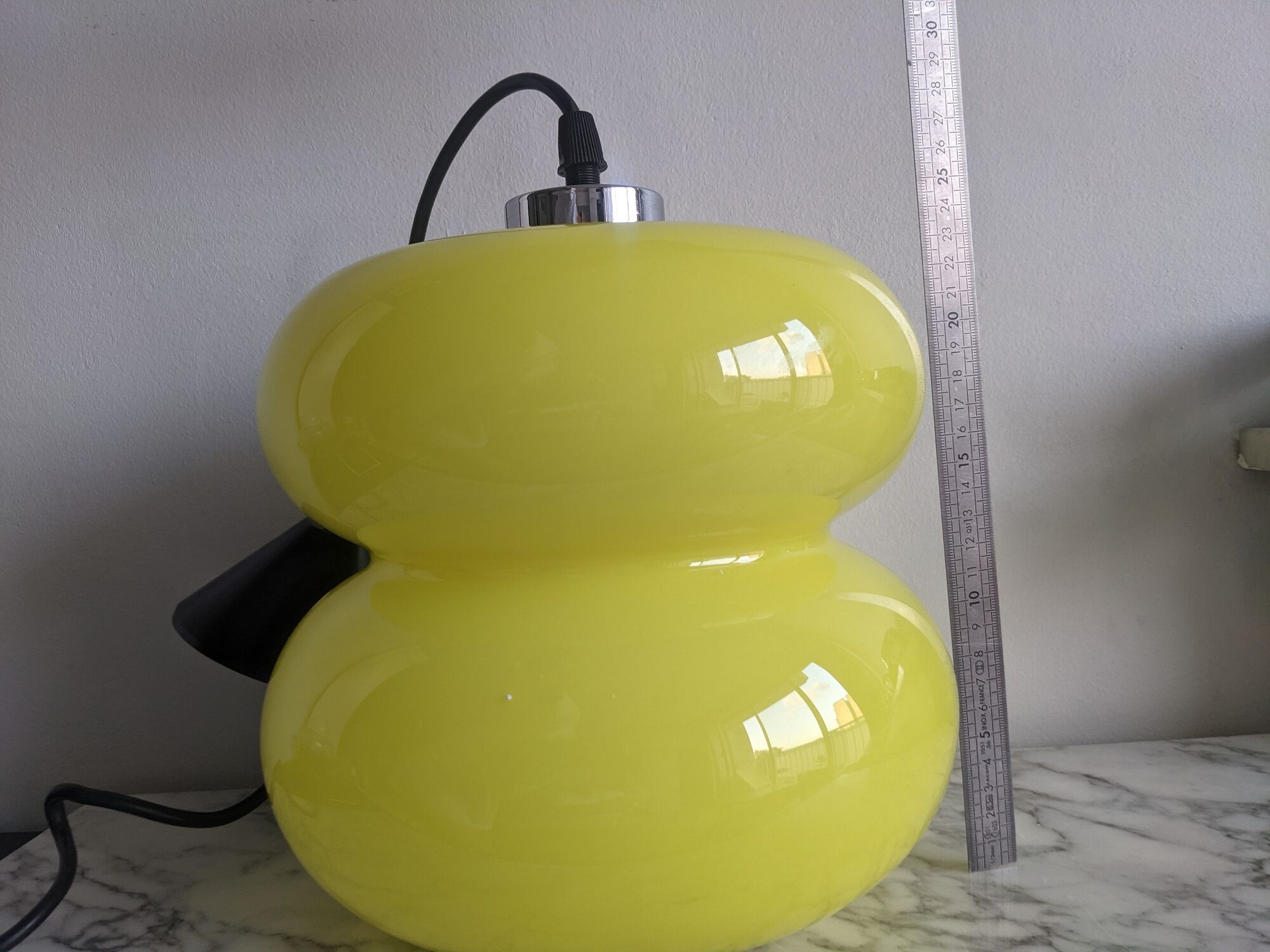 Suspension globe style peill & putlzer vintage lamp in yellow opaline for walking light