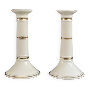 Paire de bougeoirs en porcelaine motif doré