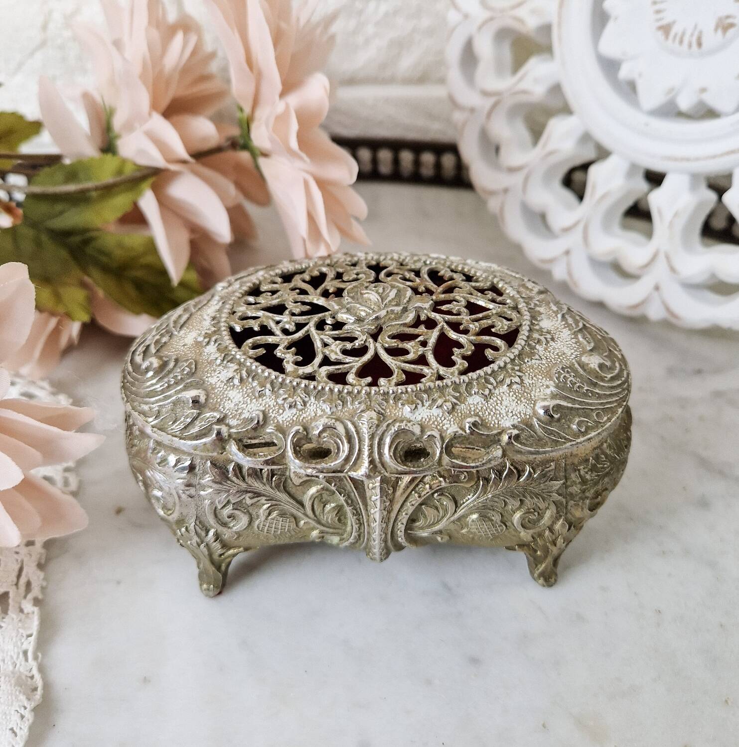 Vintage openwork silver metal jewelry box