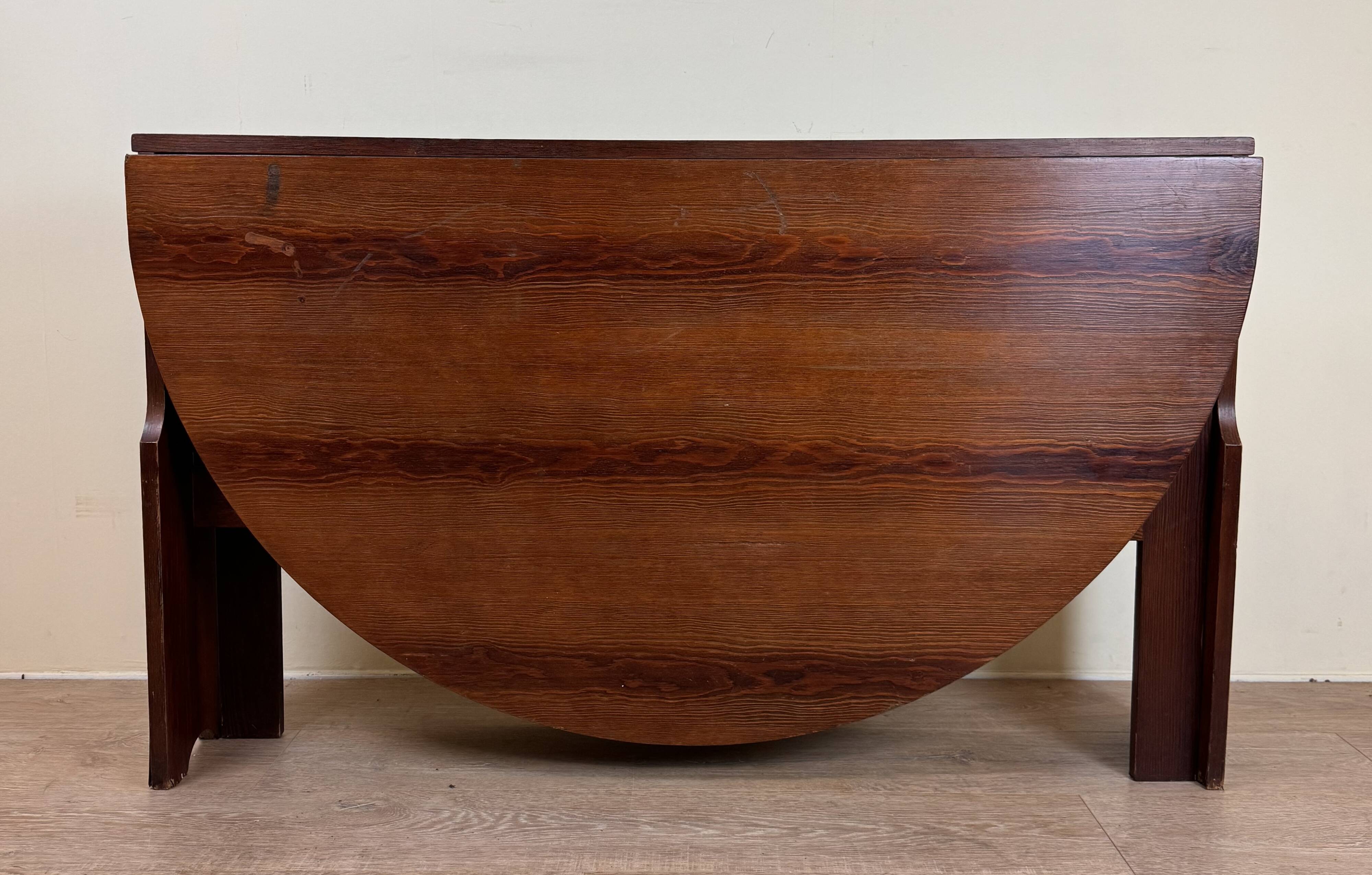 Large oval Gateleg folding table with two leaves in Rio rosewood