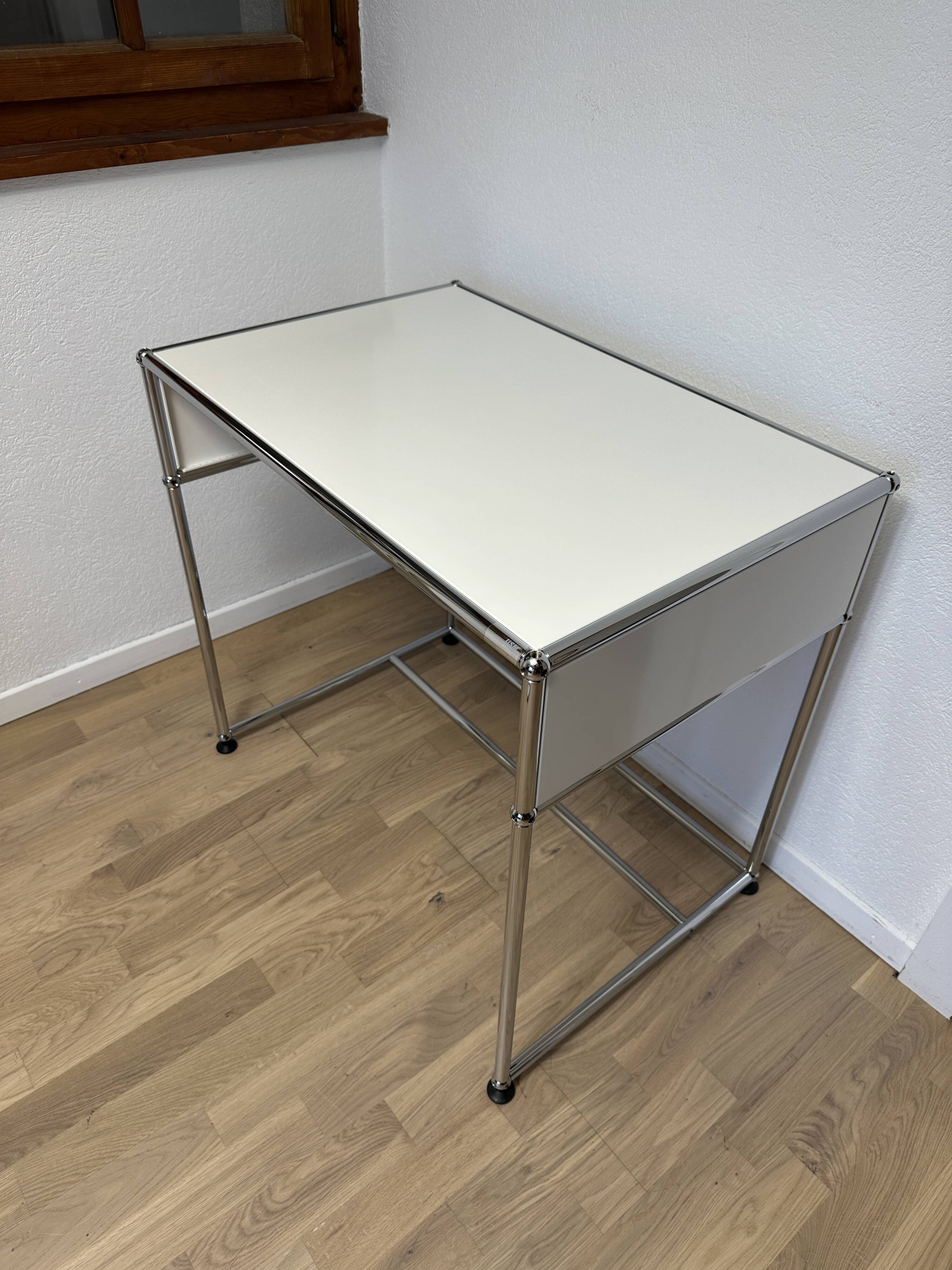 Bureau / Desserte USM Haller en Blanc Pur
