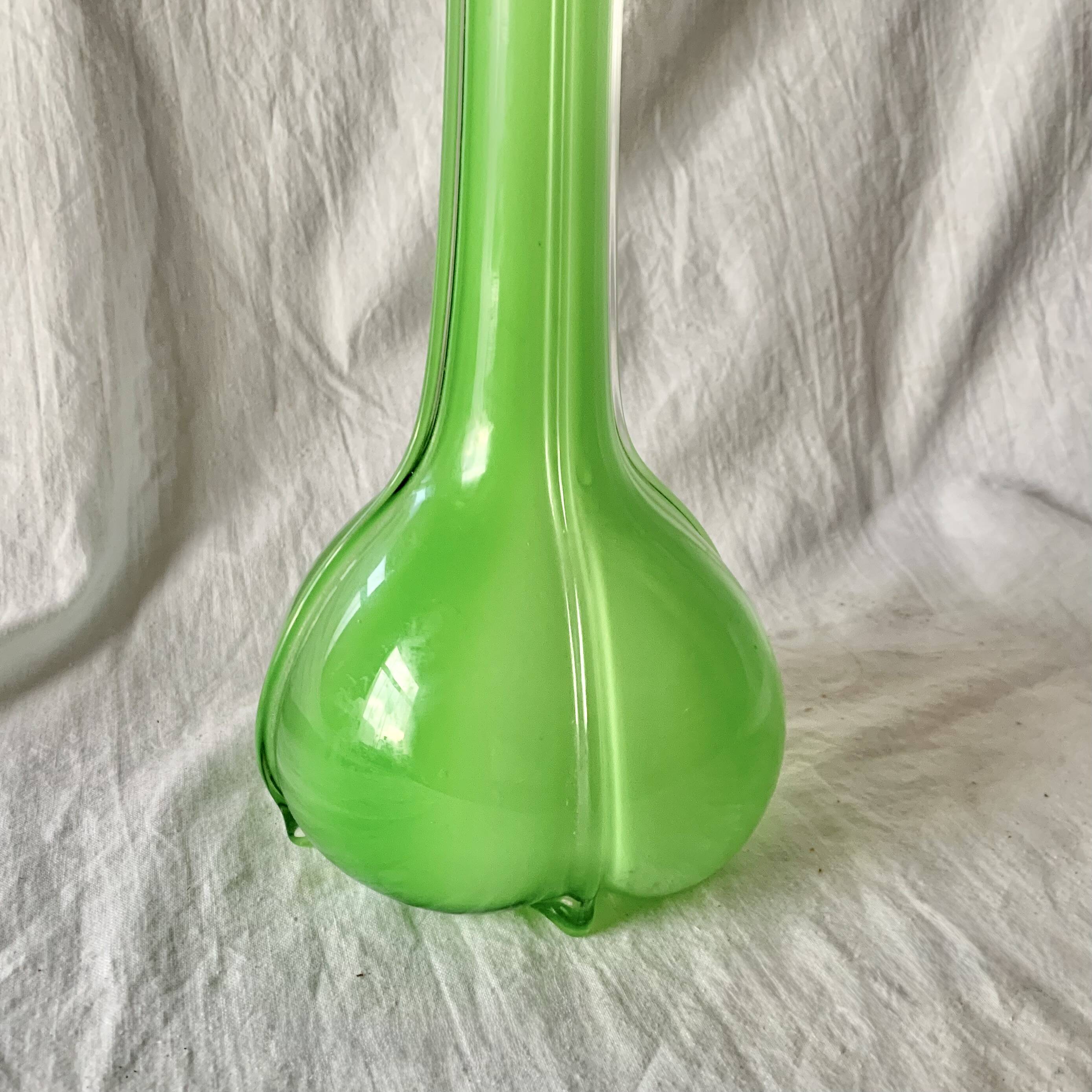 Vase soliflore vintage en verre soufflé vert - 43 cm