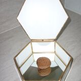 Boite hexagonale imitation marbre sertie de laiton doré avec miroir