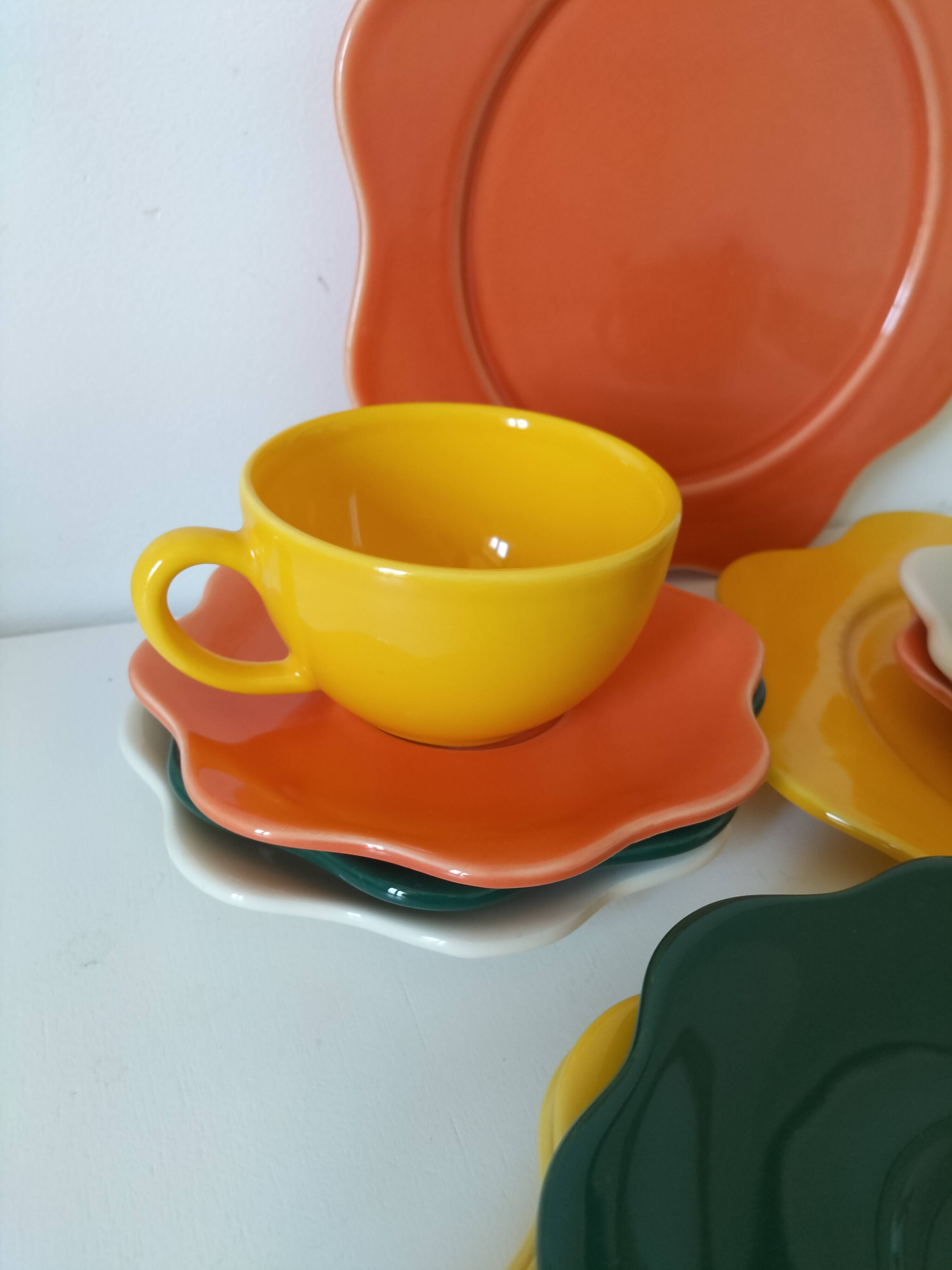 Ensemble de 12 pièces en céramique émaillée forme fleur