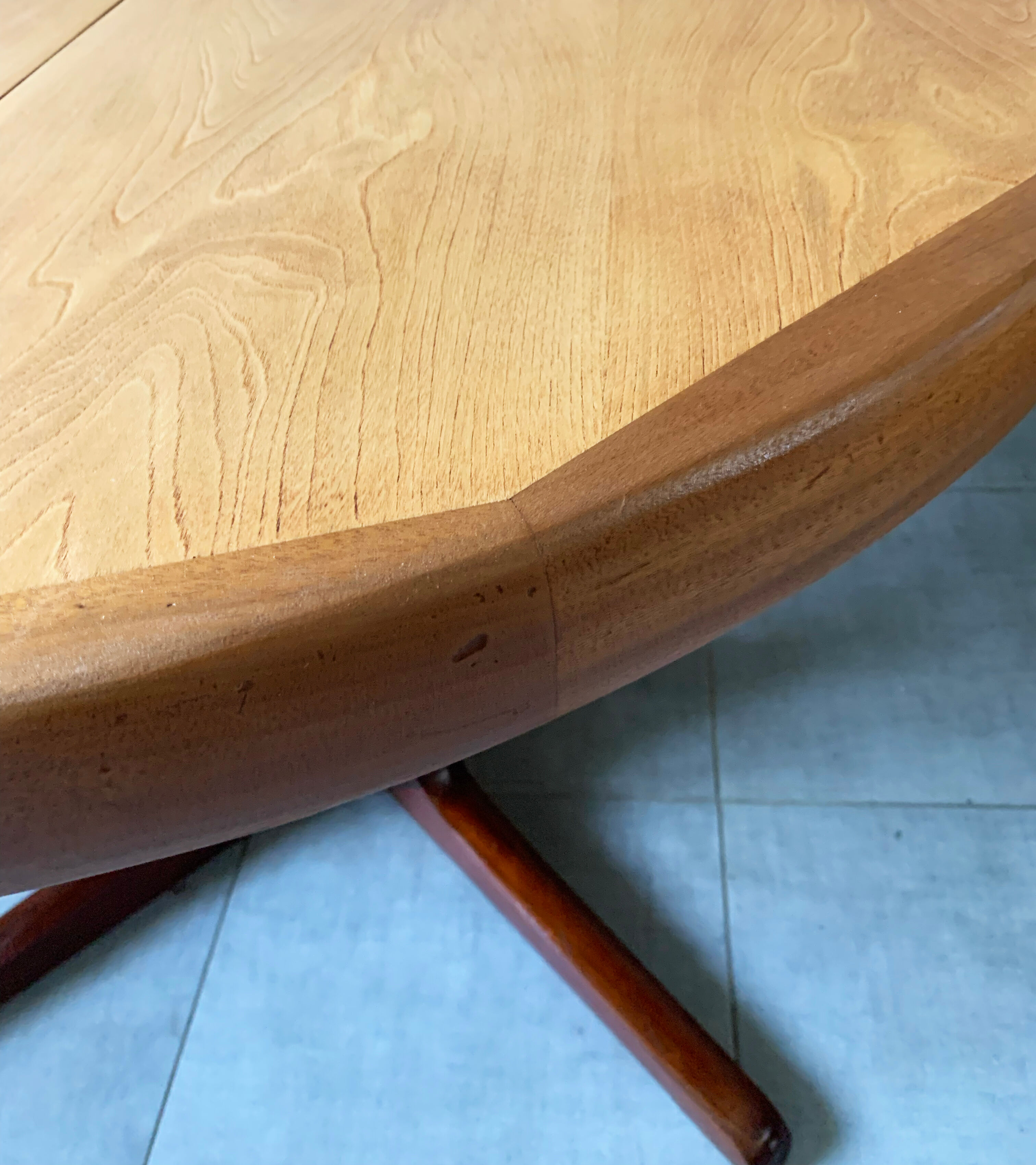 Vintage round Scandinavian table with extendable star center leg