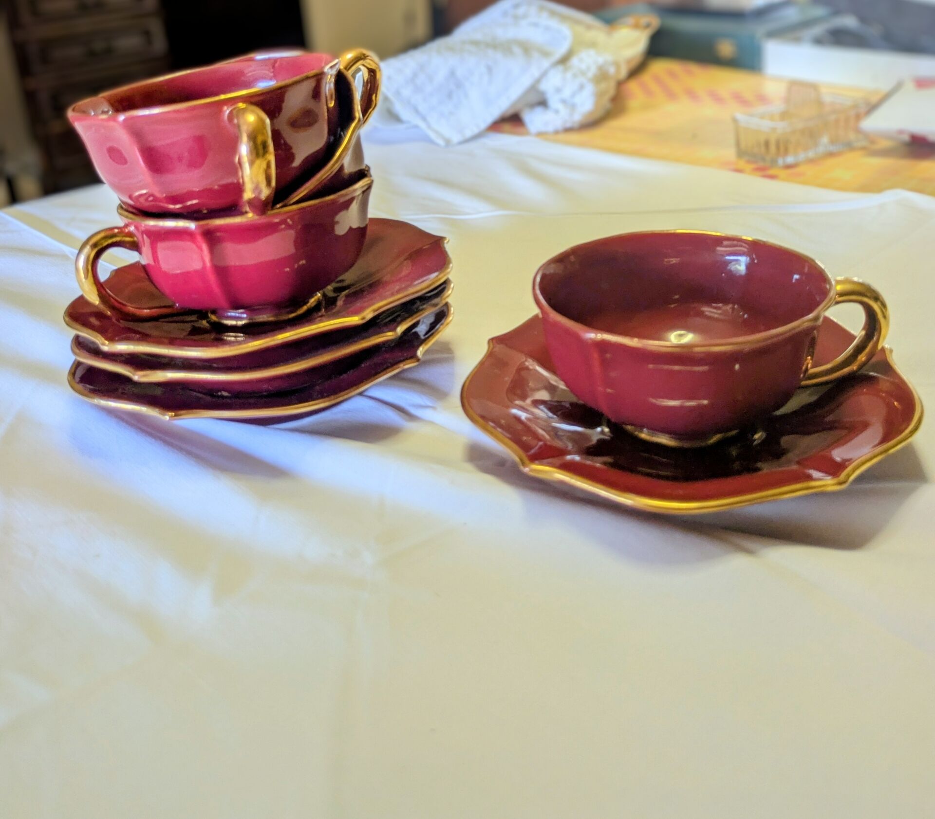 Lot de 4 tasses avec leurs soucoupes