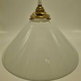 Conical suspension in white opaline