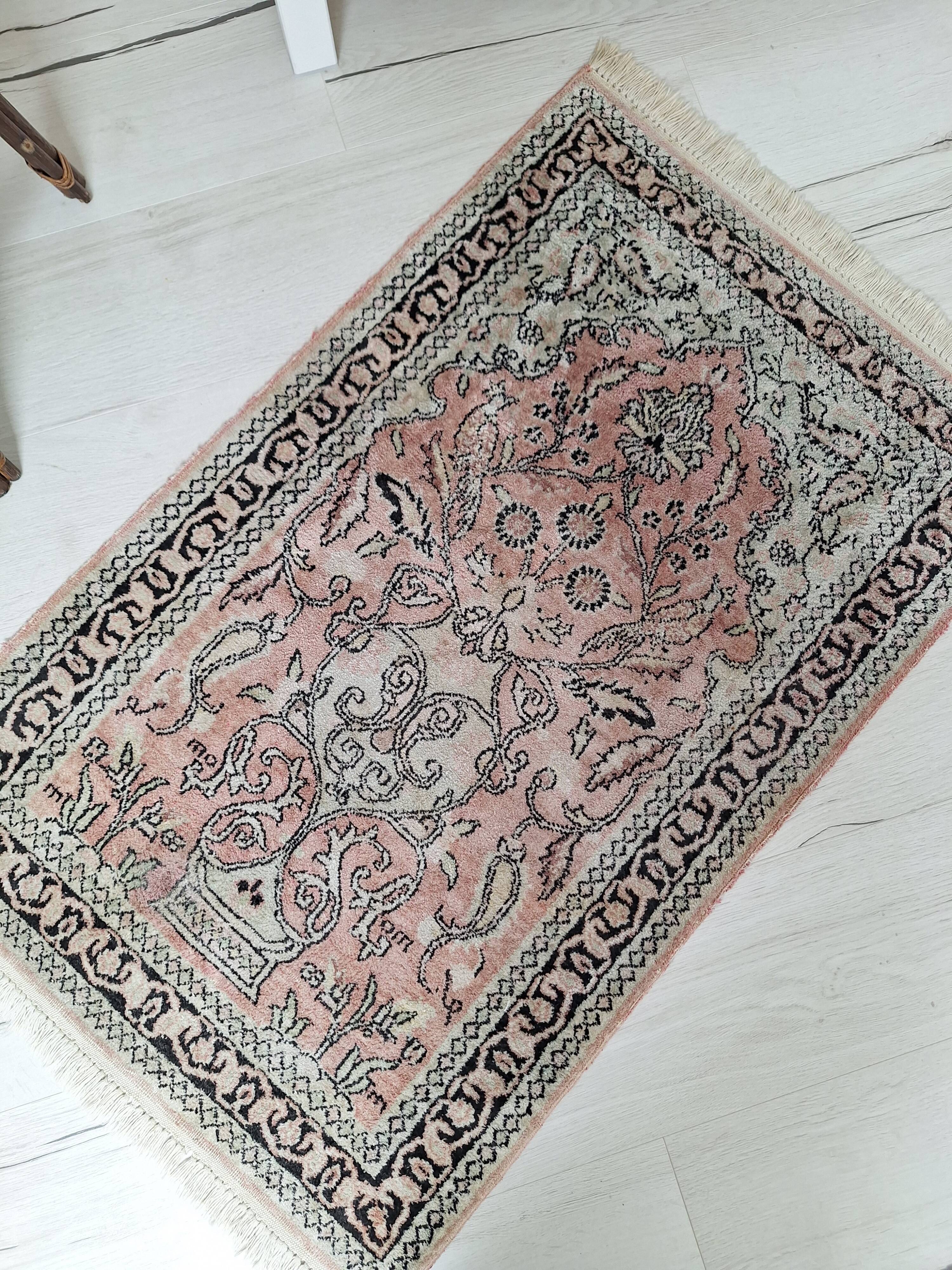 Tapis Persan rose