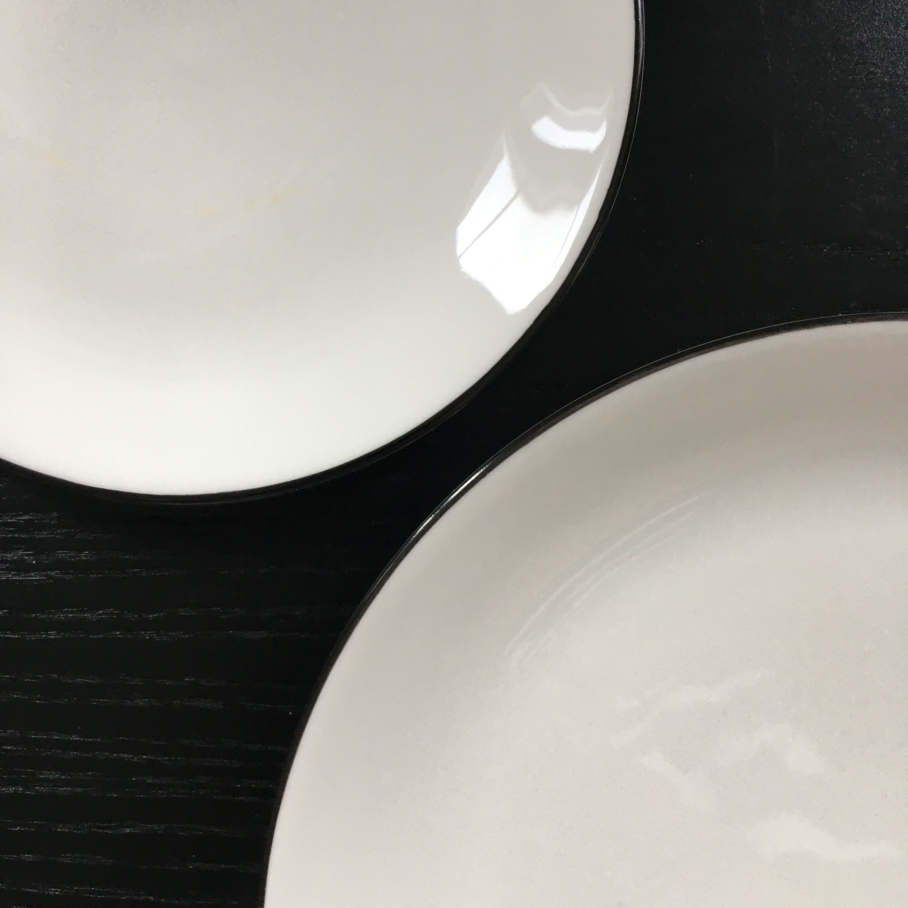 Set of 2 porcelain plates