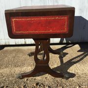 Table basse dessus cuir