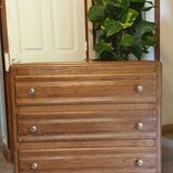 Oak chest of drawers