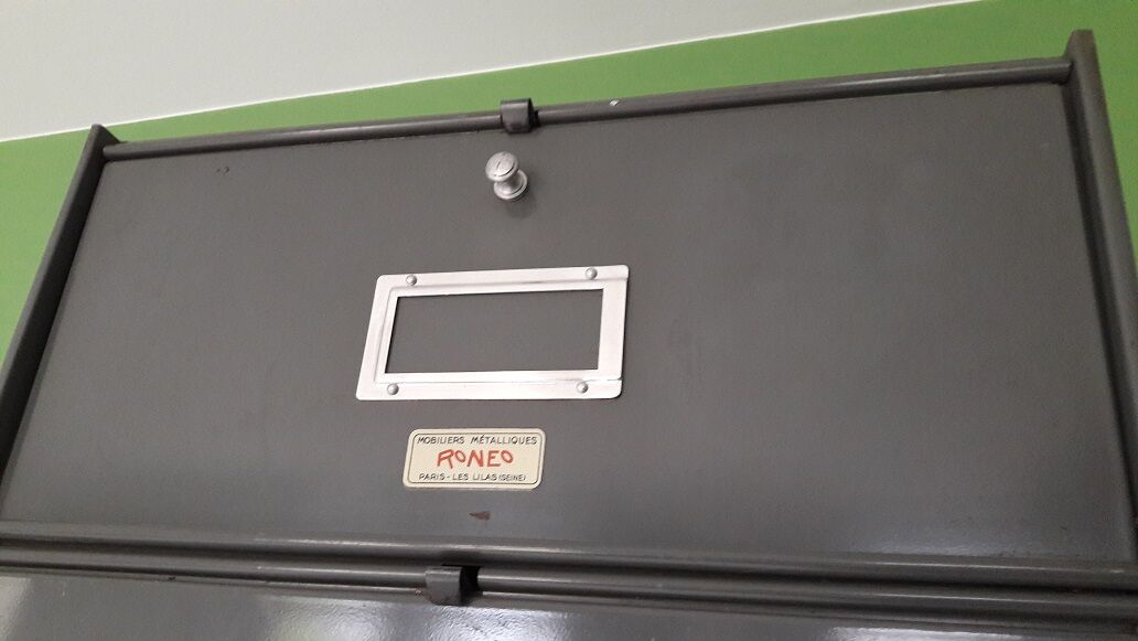 Column 10 valves roneo, in its original color, light gray