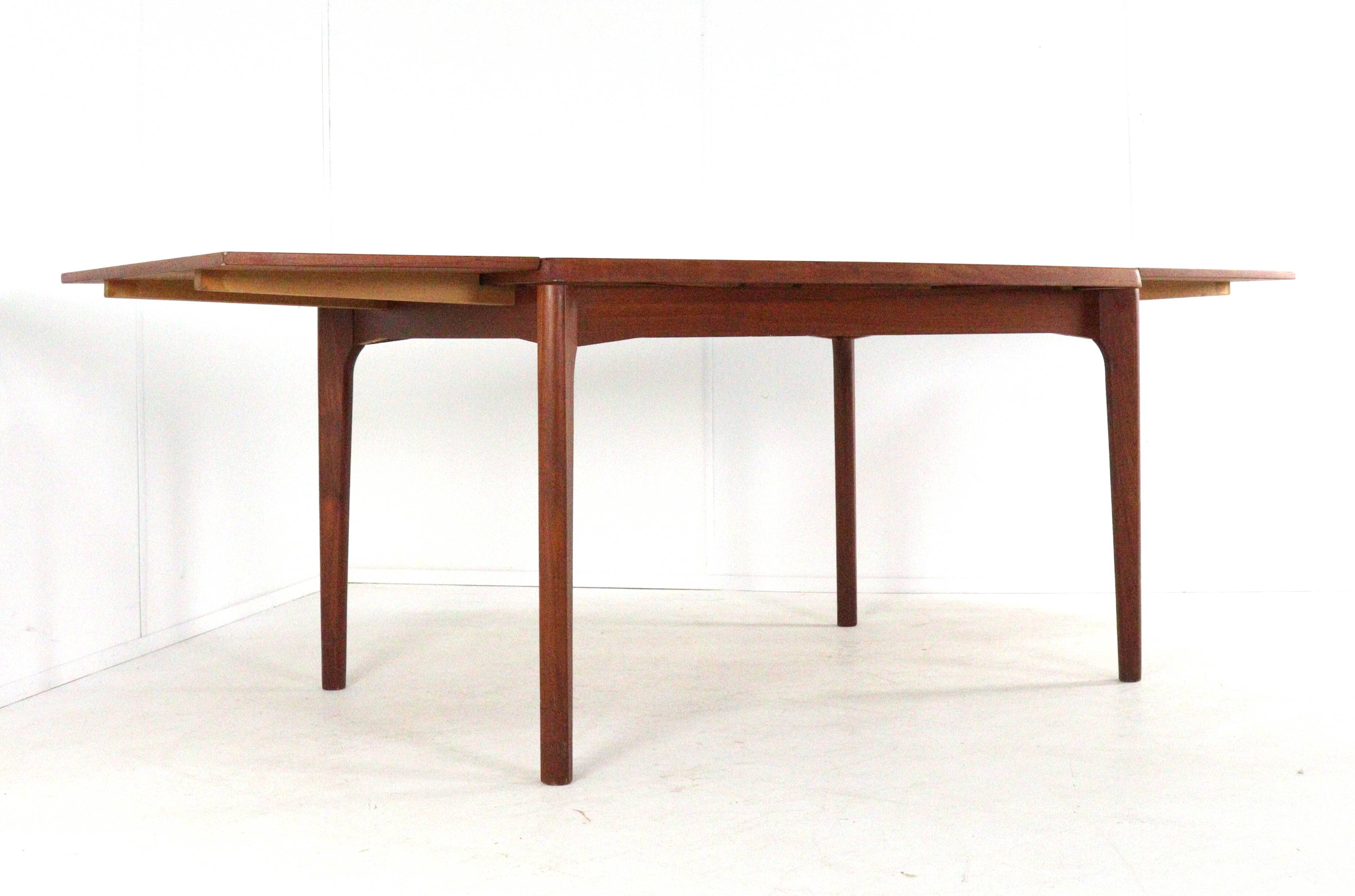 Table à manger rectangulaire extensible en teck de Henning Kjaernulf pour Vejle