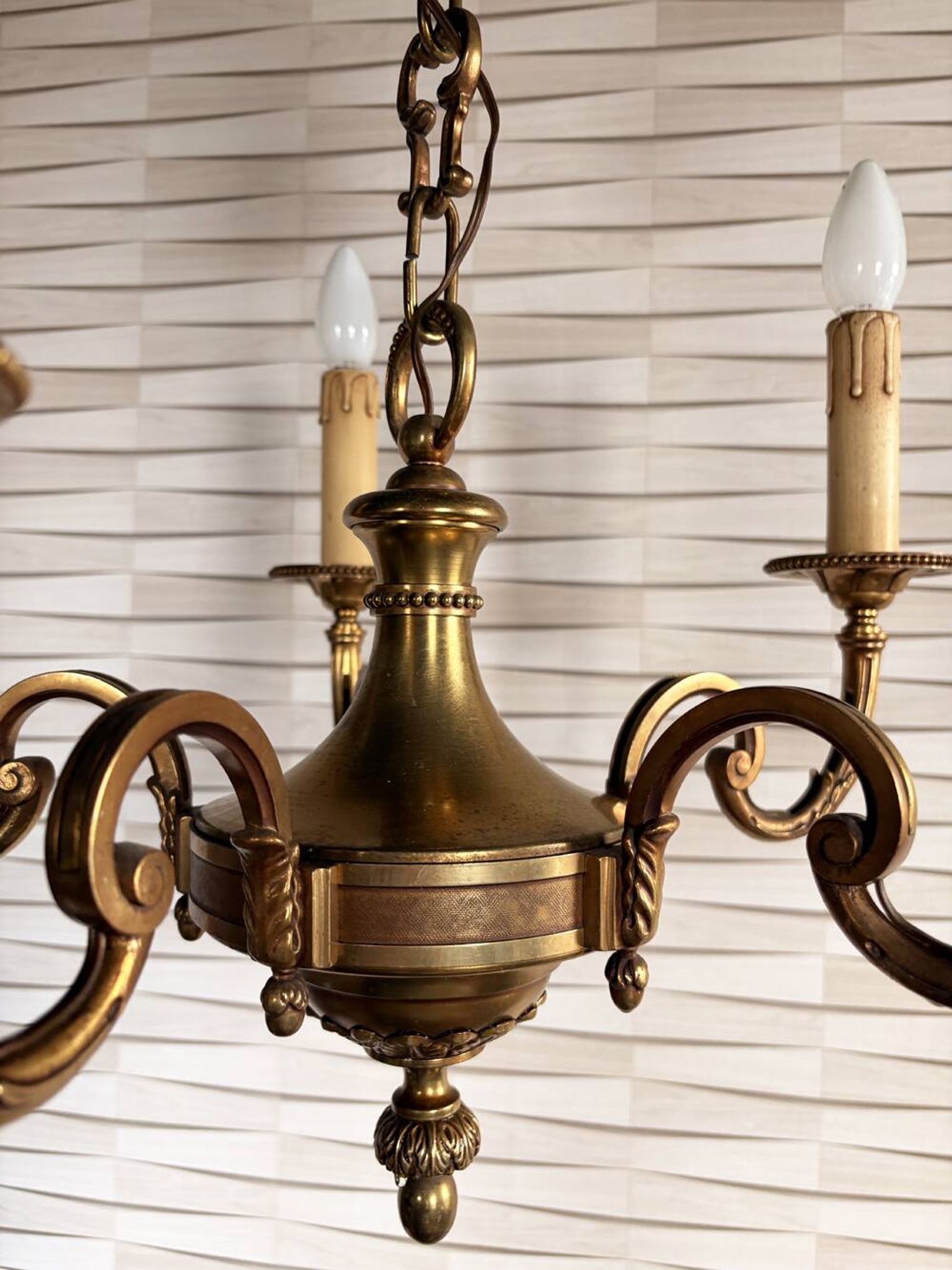 Five-armed golden brass chandelier – neoclassical elegance, Louis XVI spirit.