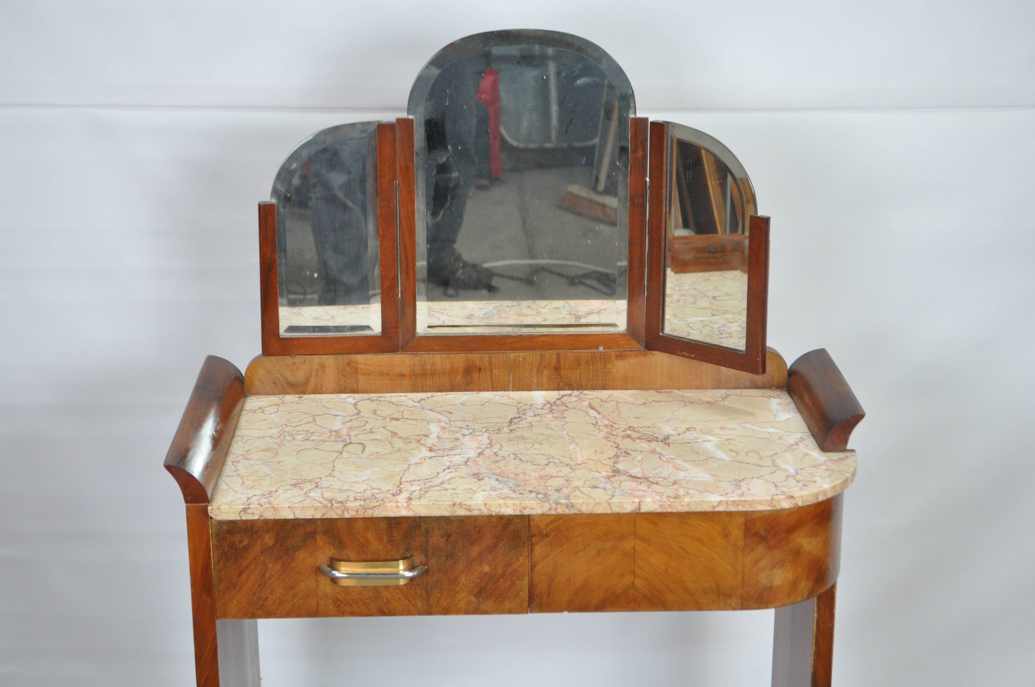 Art deco dressing table