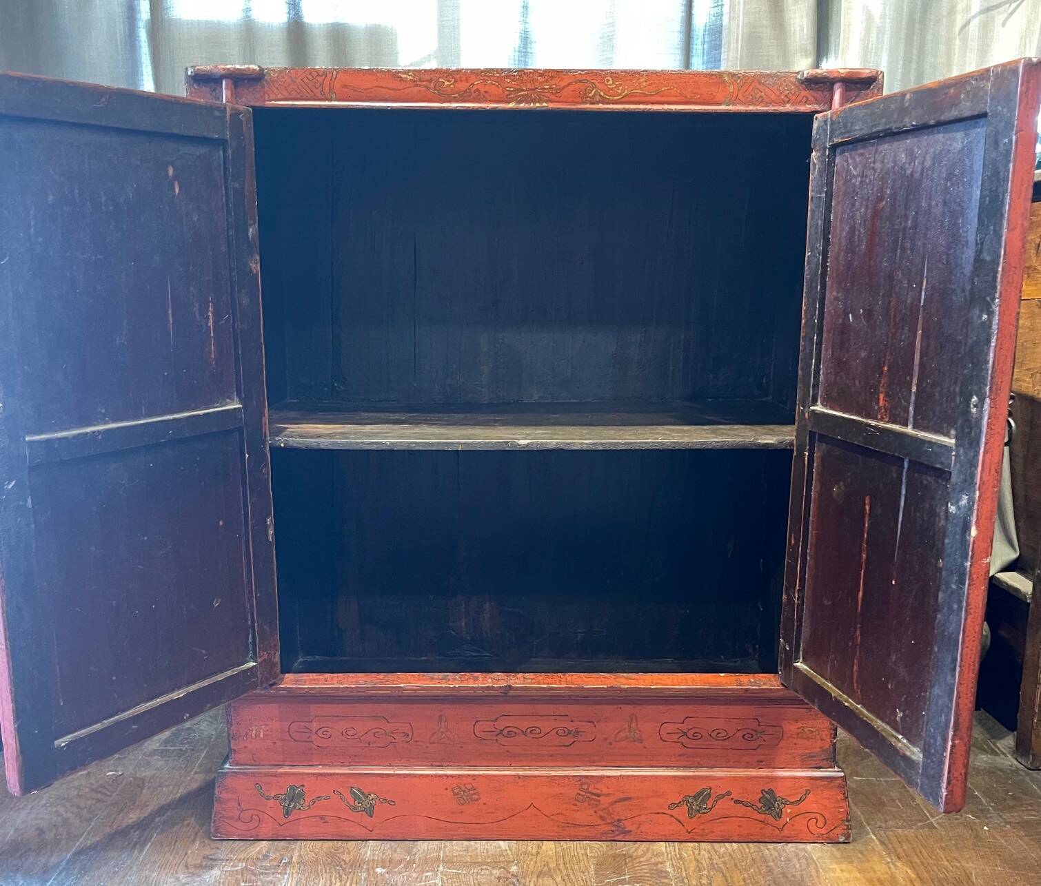 Antique 2-door sideboard