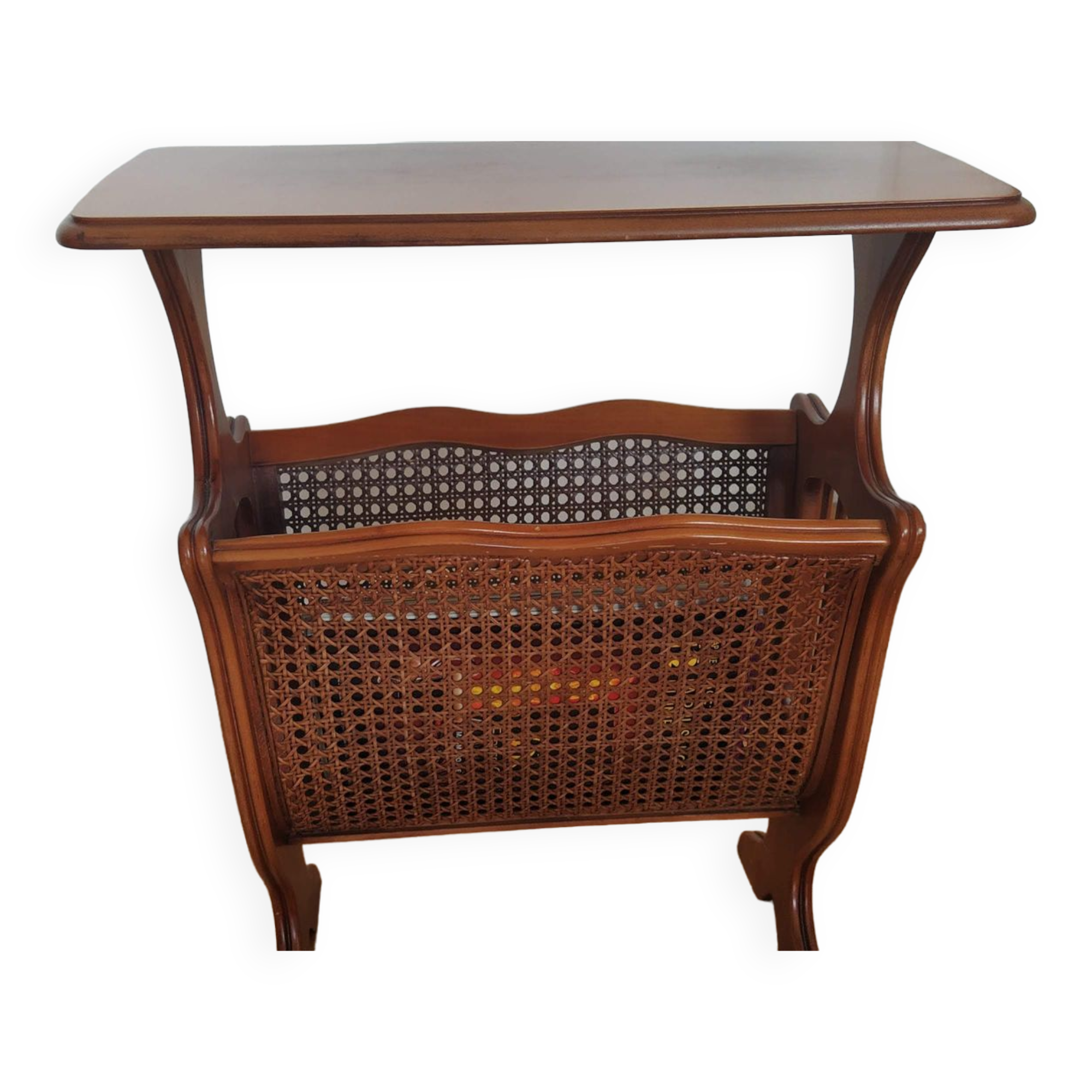 Magazine holder with tablet