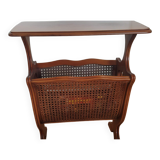 Magazine holder with tablet