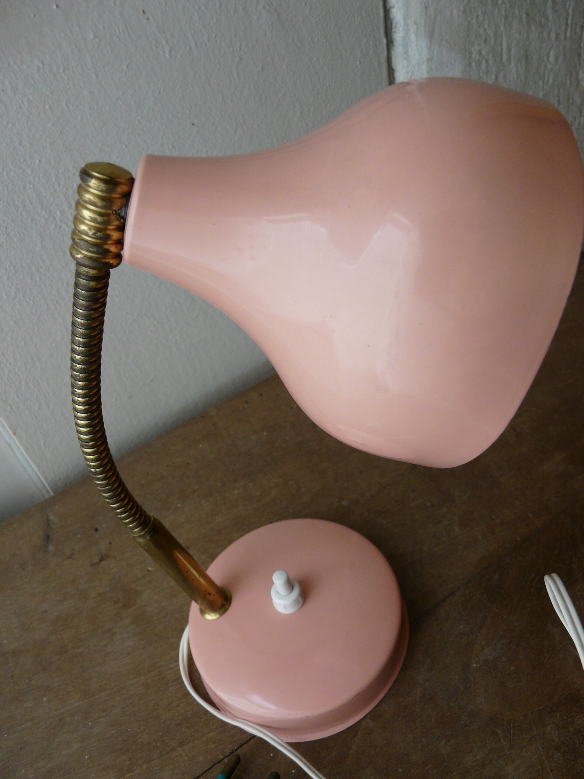 Pink metal table lamp flexible brass arm 70s vintage