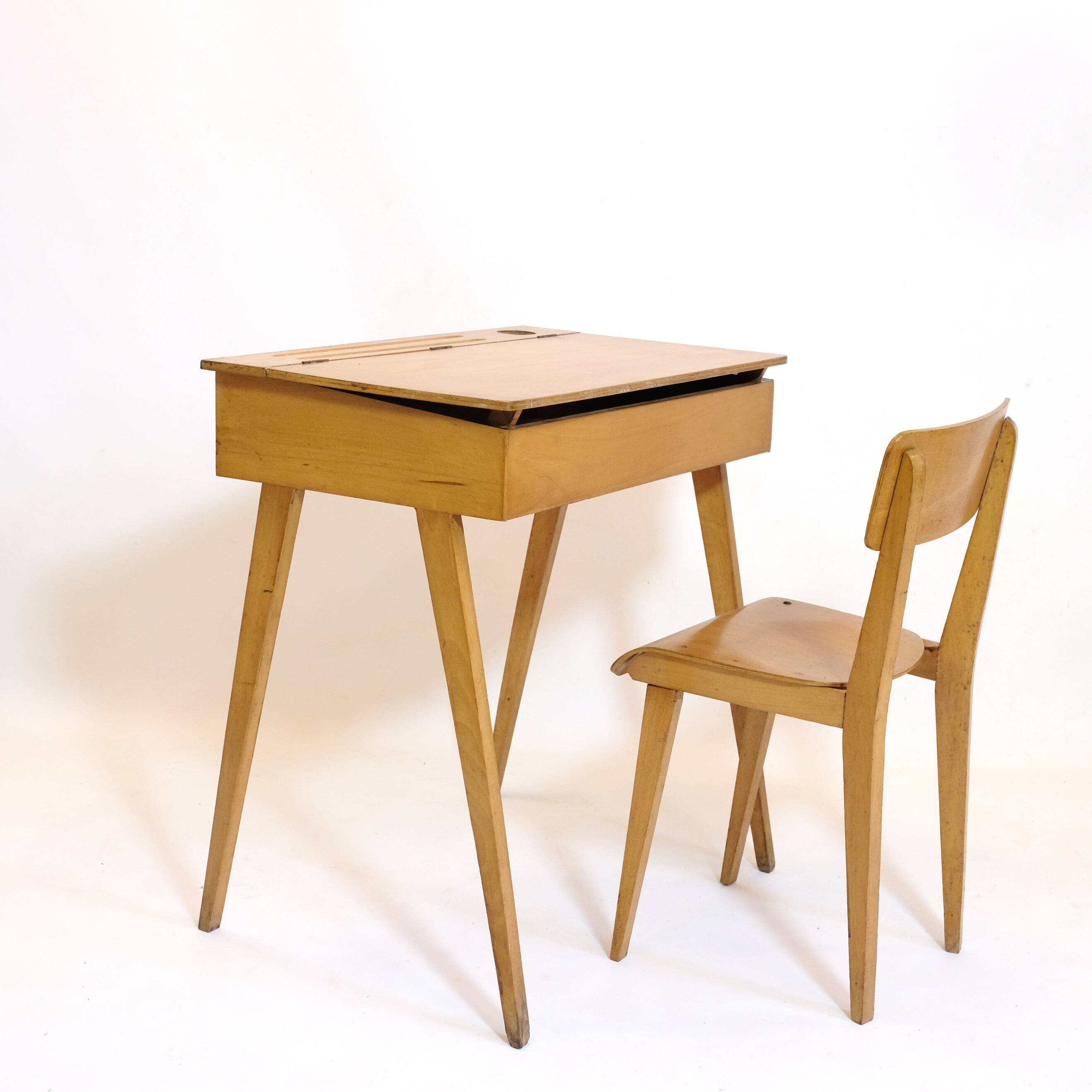 Small children's desk and chair from the 50s and 60s.