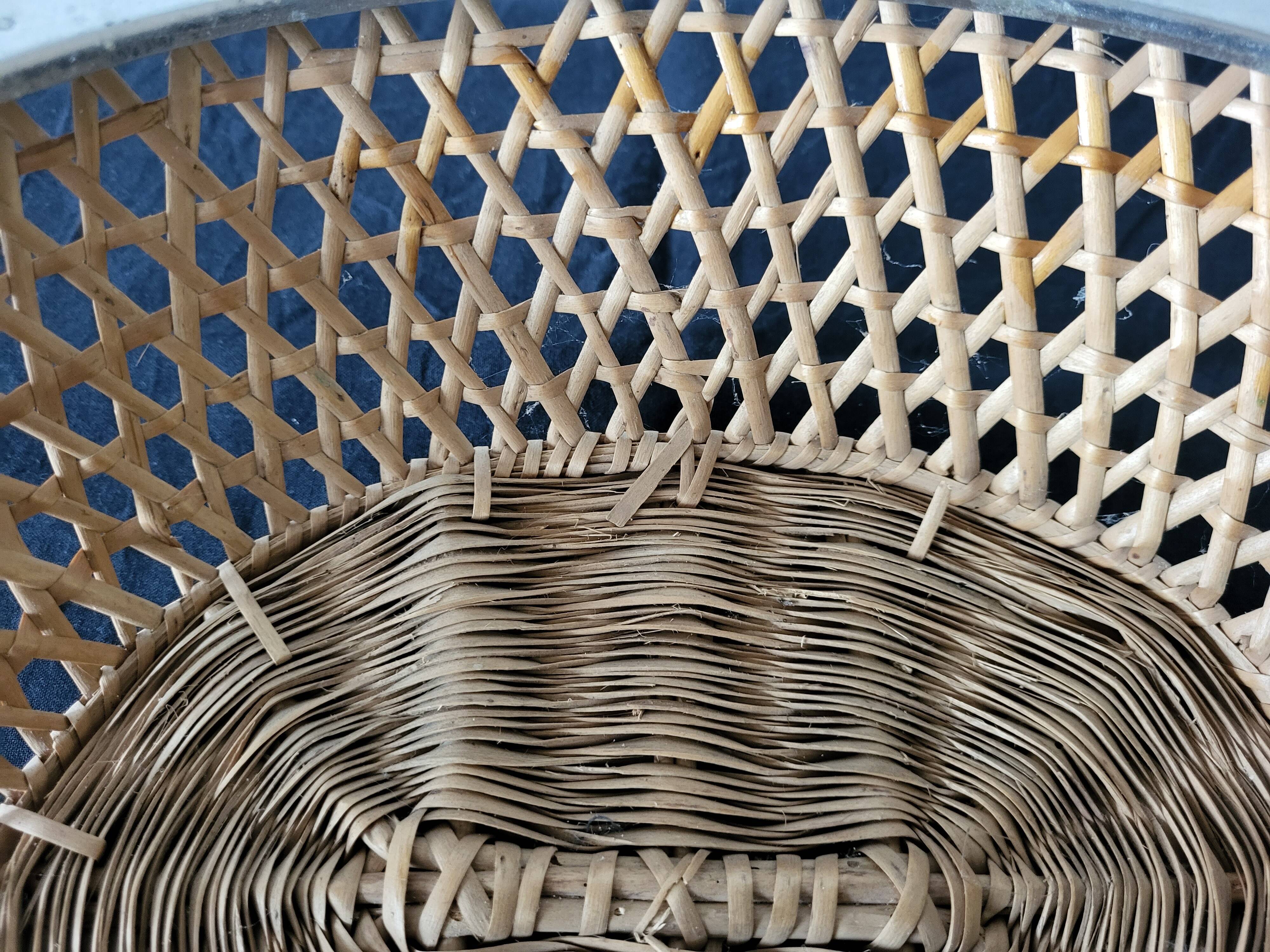 Braided wicker bread basket
