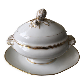 Gravy boat or tureen