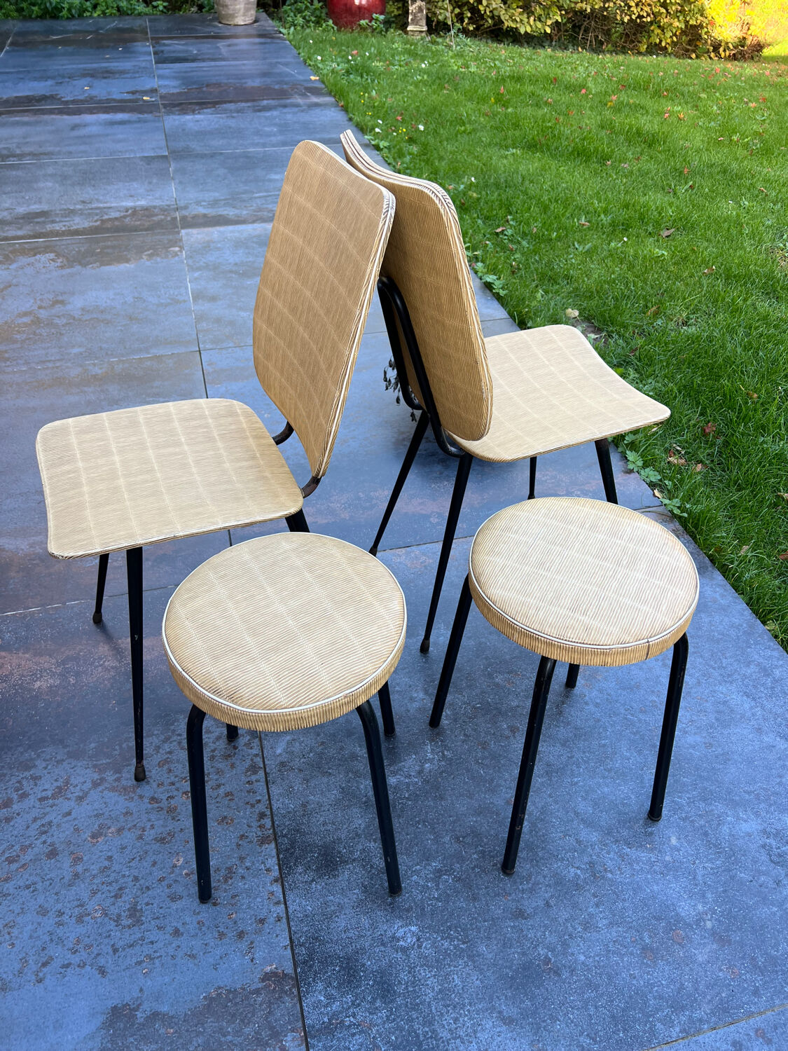 2 chairs and 2 vintage stools from the 60s-70s