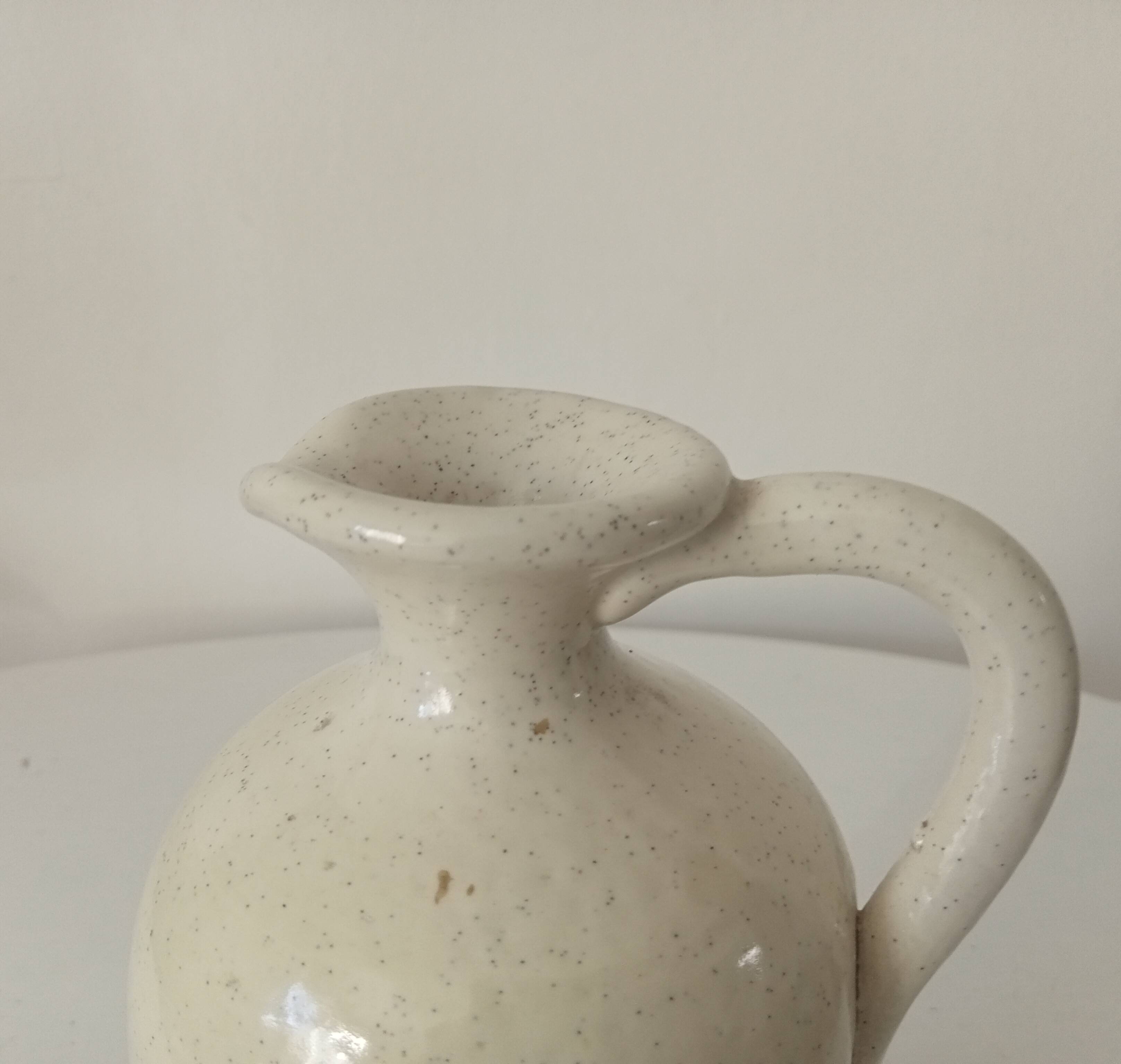 Pichet vintage en grès vernissée signé