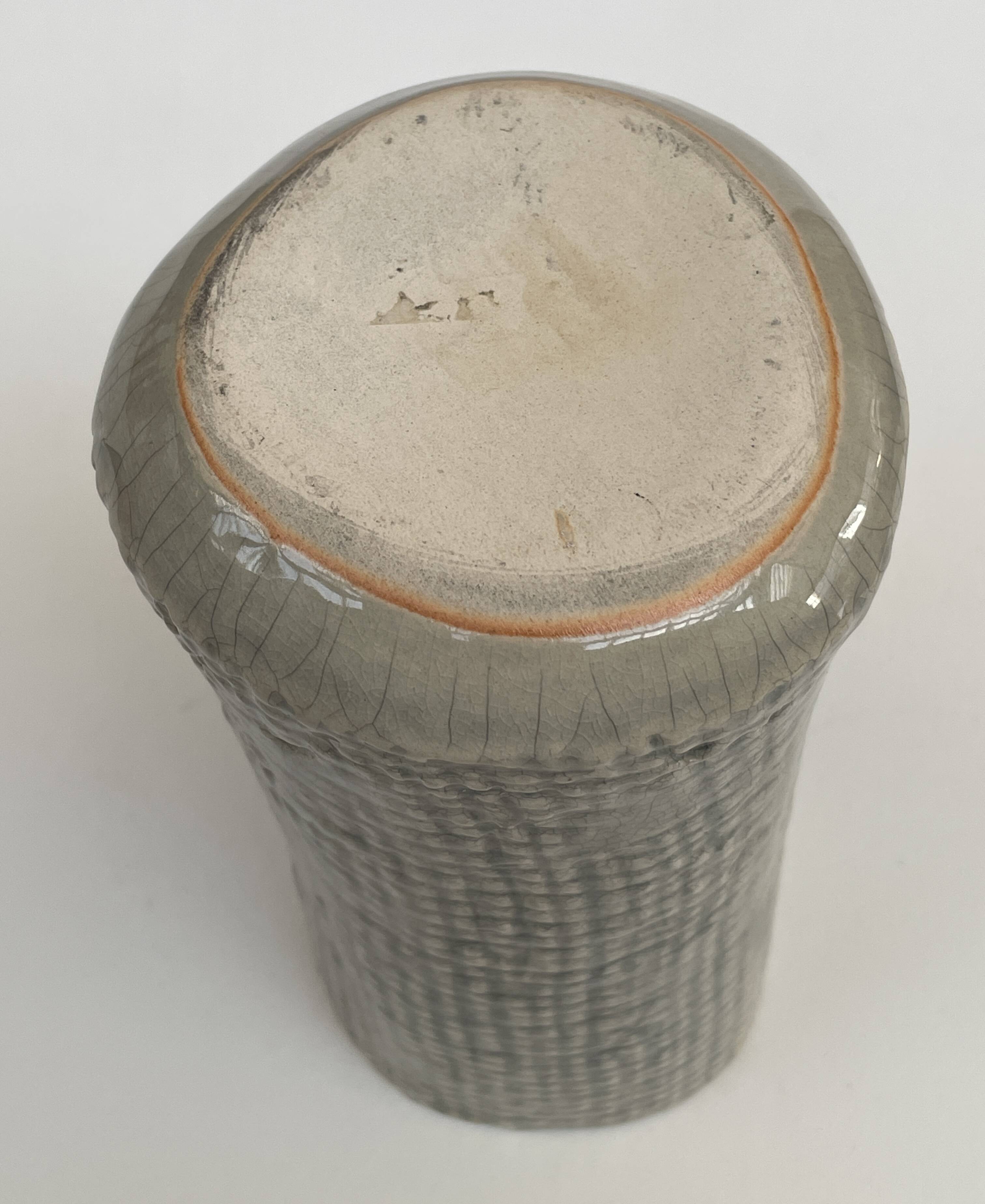 Textured artisanal vase – wabi-sabi / japandi ceramic