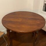 Round dining table