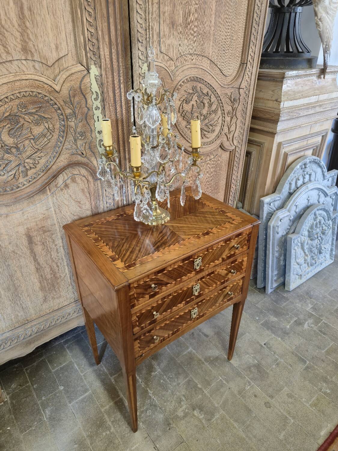 Commode Chiffonnier d'époque Louis XVI en marqueterie