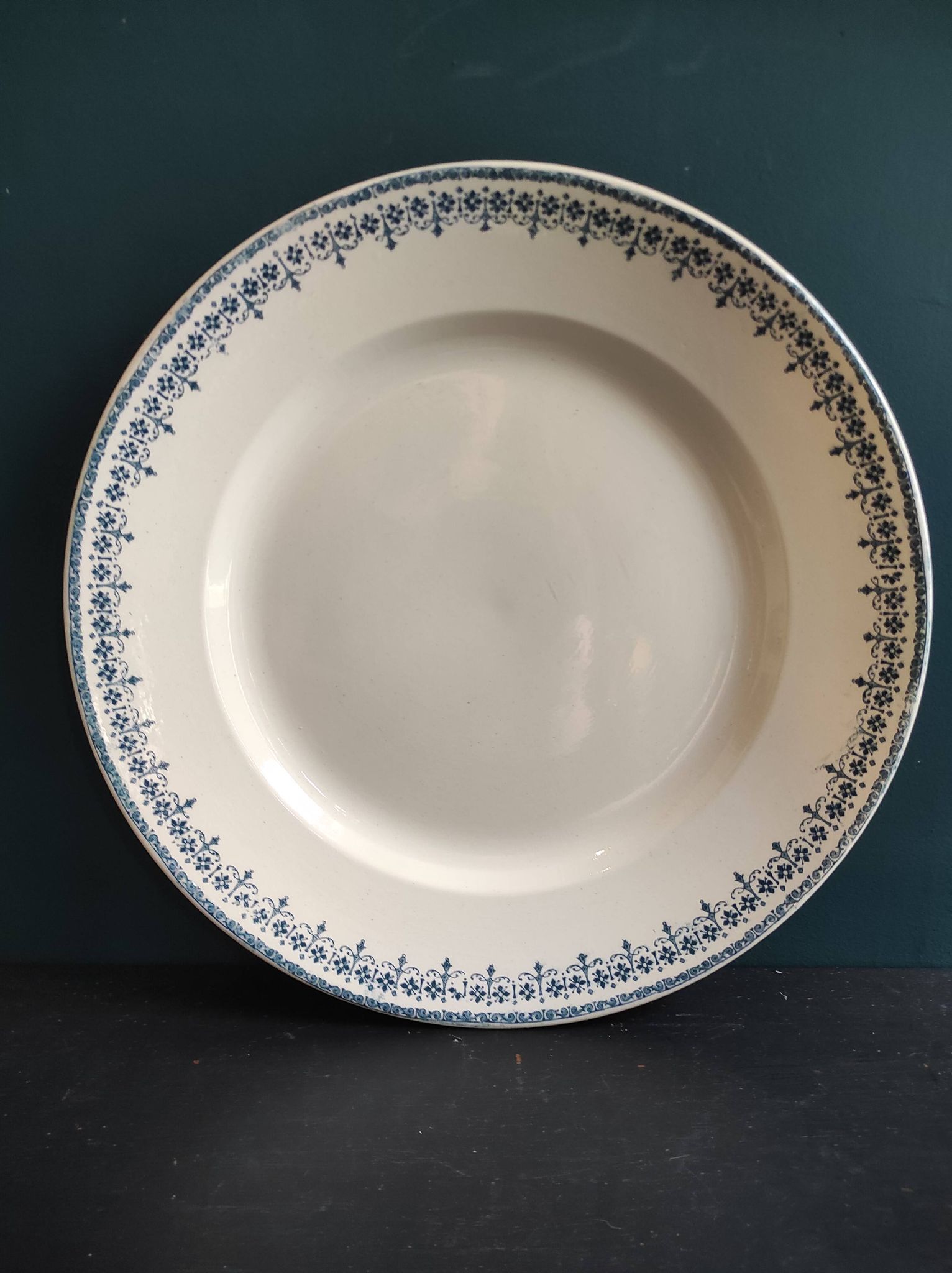 French vintage round serving plate, 32.5cm diameter, Longwy, mod. Bordeaux