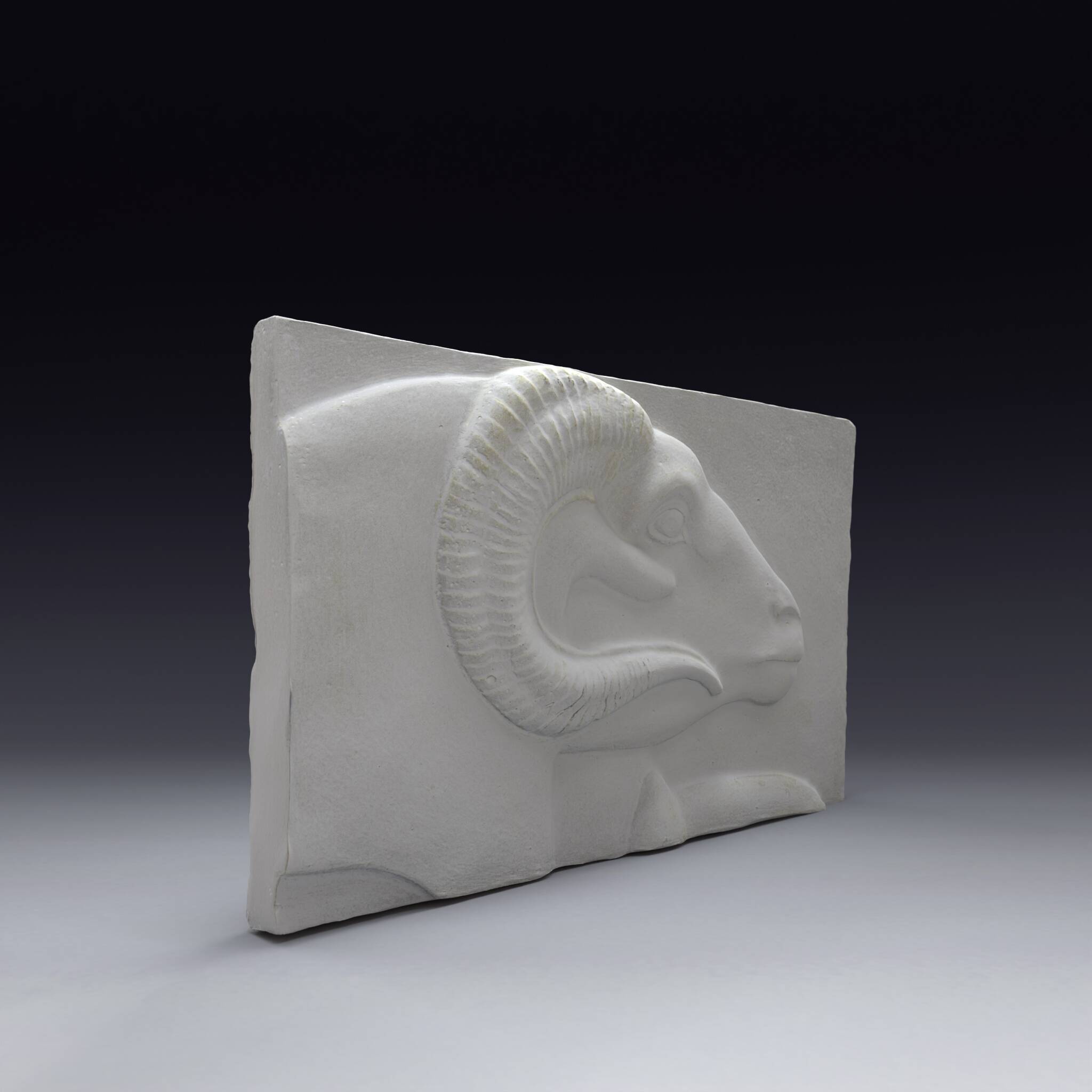 Reproduction en plâtre d’une divinité bélier égyptienne