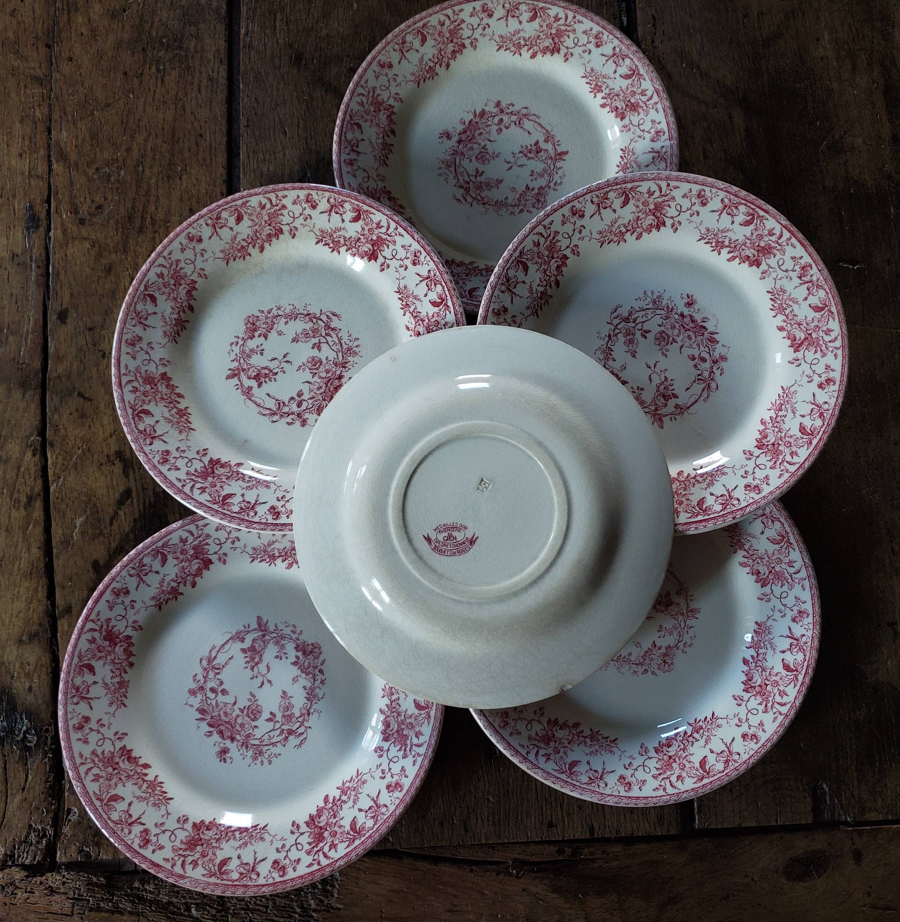 Gien ceramic flat plates. Collection "Bouquets de roses"