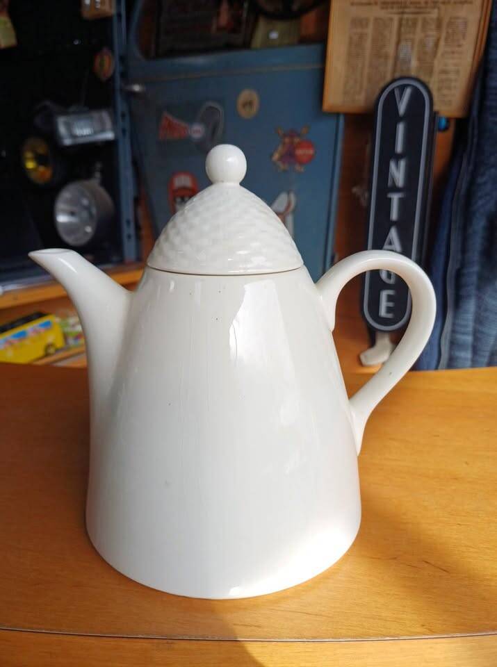 Vintage white ceramic teapot / coffee pot