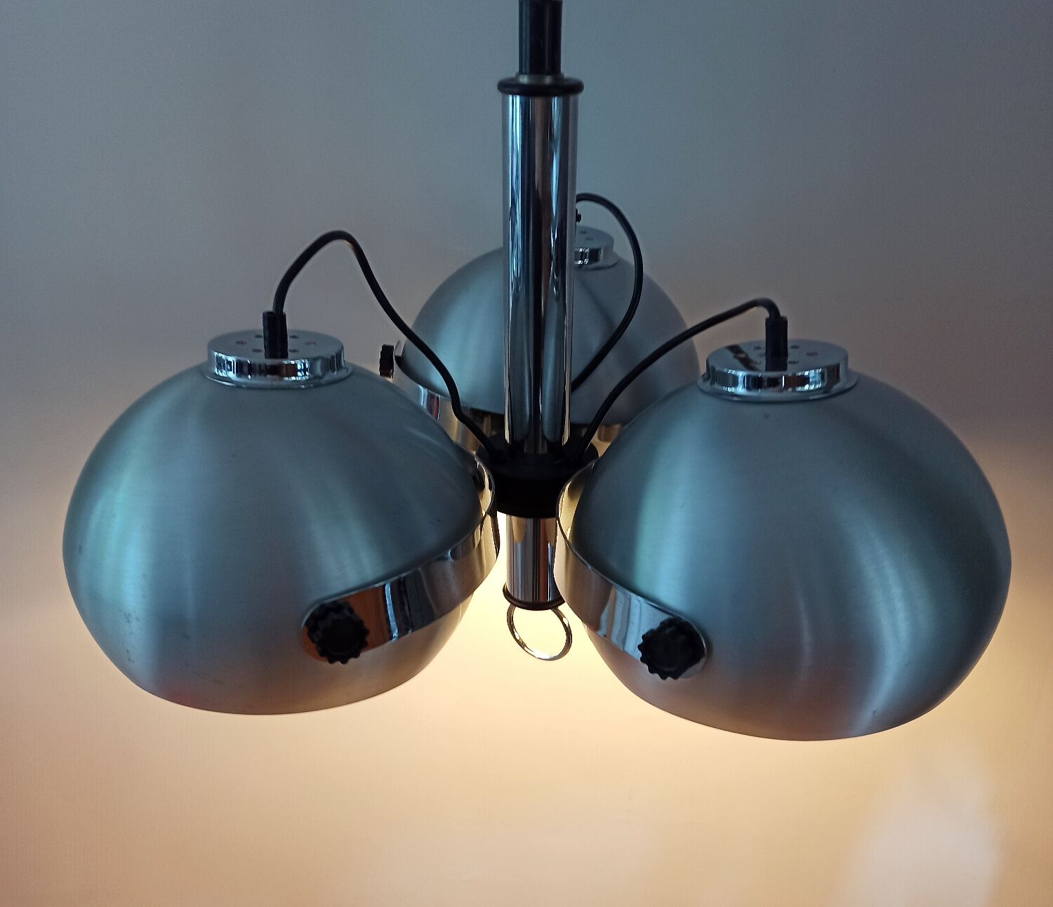 Brushed metal eye ball suspension