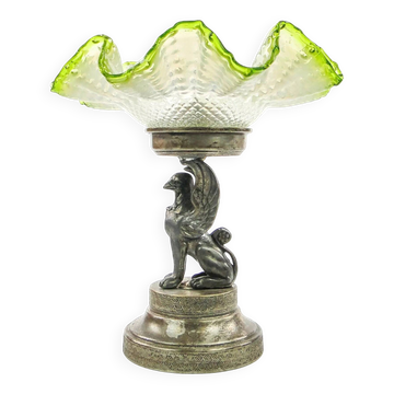 Centre de table figuratif néoclassique avec griffon, étain argenté, laiton argenté, manufacture Plewkiewicz, Pologne, début du 20e siècle.