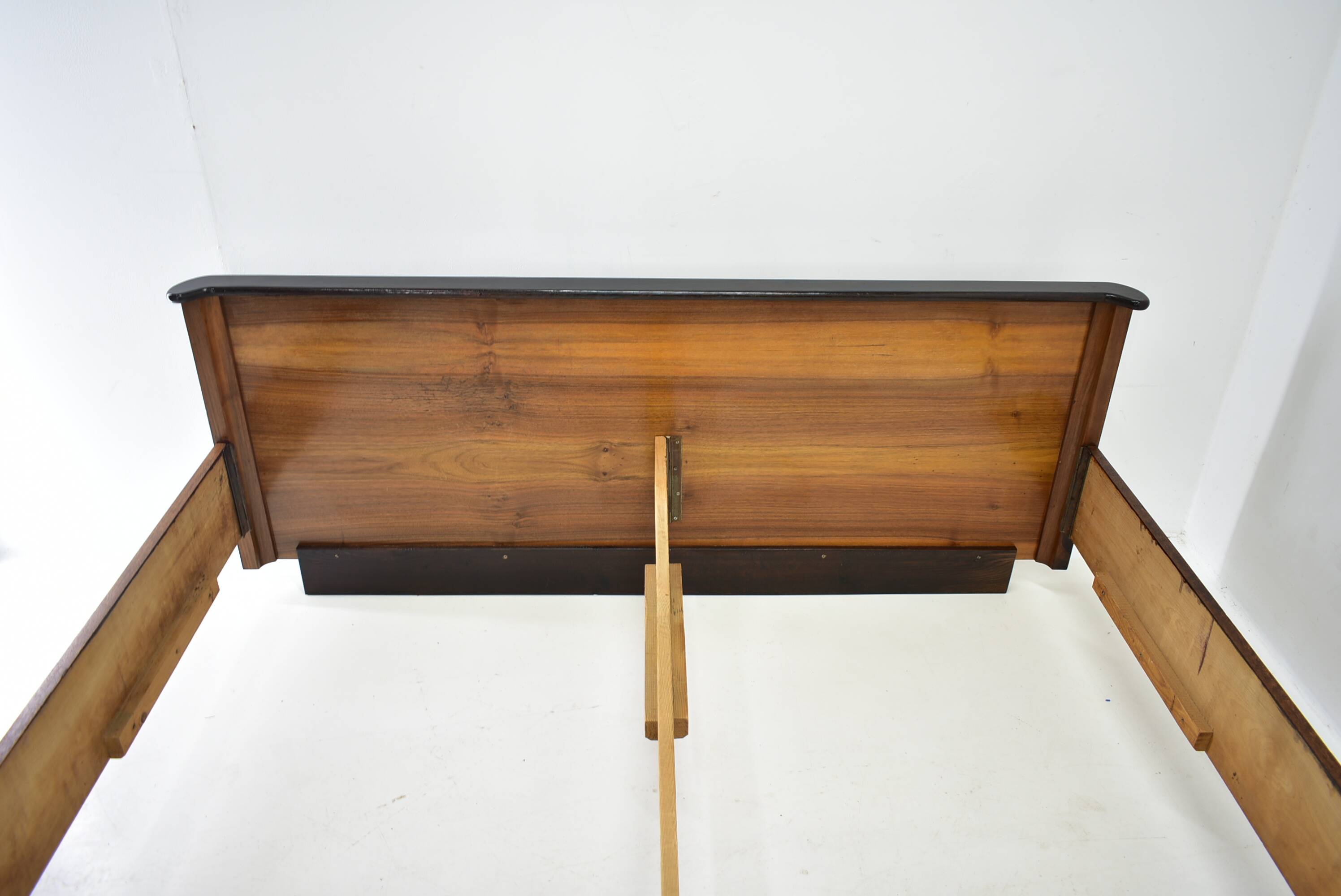 Art Deco double bed by Jindřich Halabala for Up Závody, 1945s