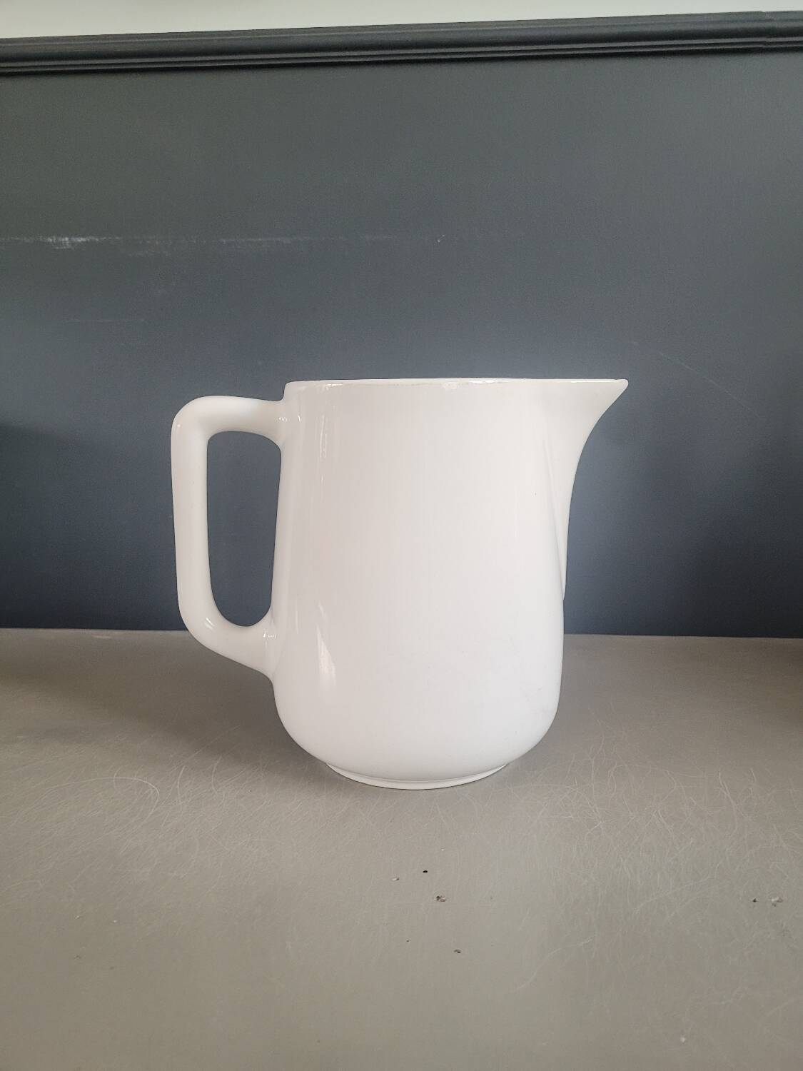Large white porcelain pitcher 2L