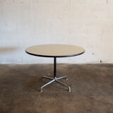 Table par Charles et Ray Eames aluminium group.