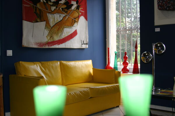 Bouteille décorative en verre rouge