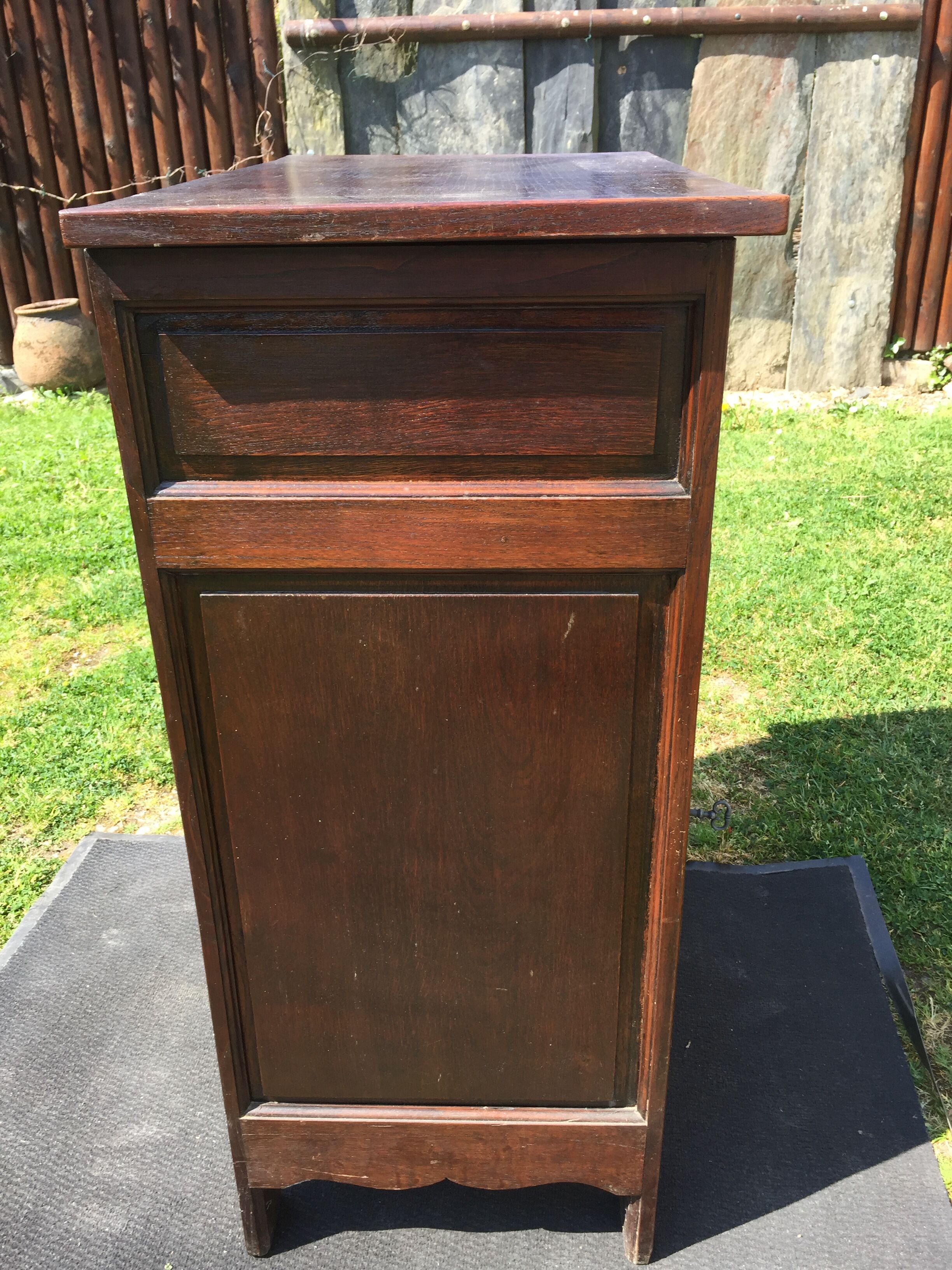 Buffet neo Louis XIII in oak with 1 door and 1 drawer.