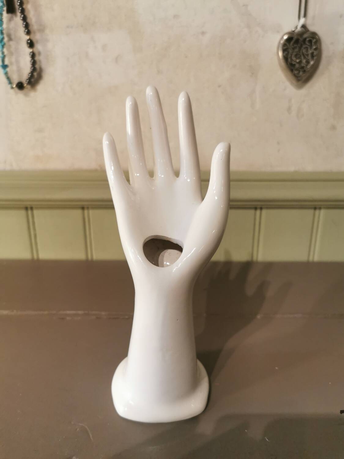 Vintage hand-shaped ring holder
